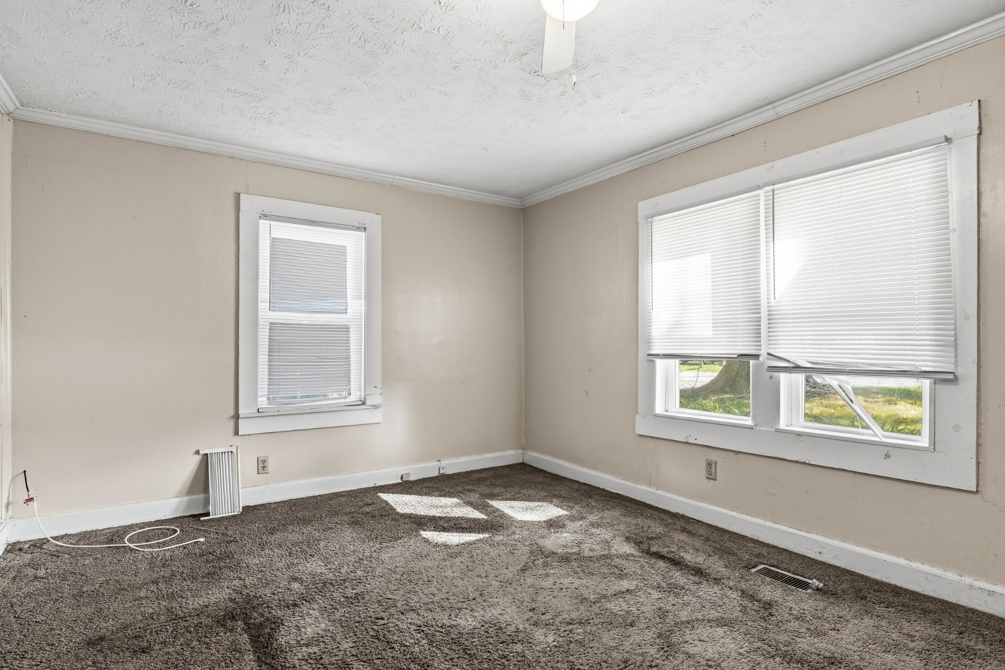 1904 N Dixie Ave Property Photo 3
