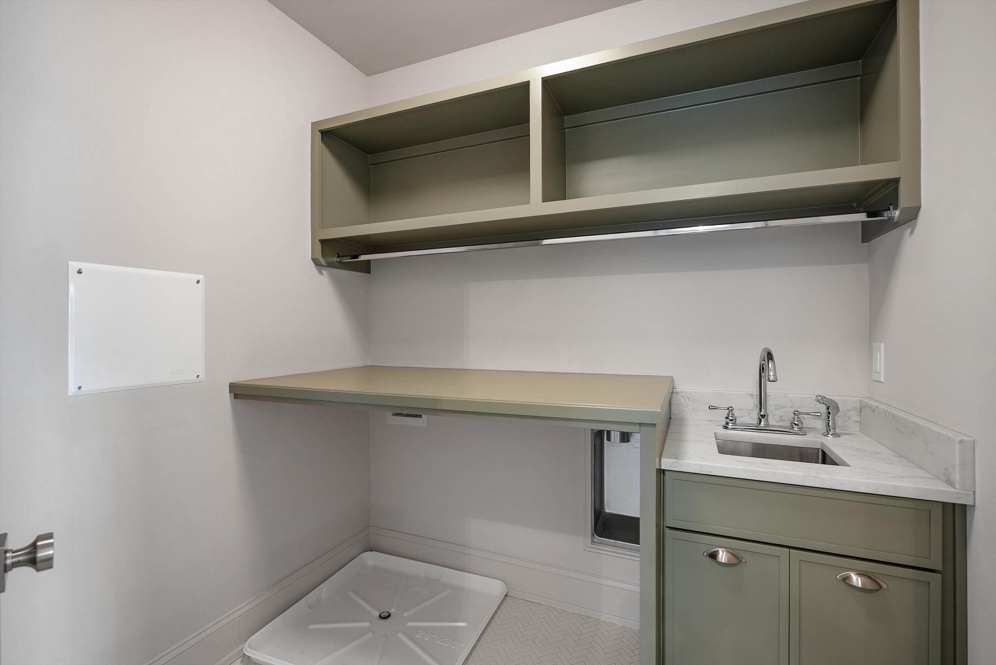1208a Hawkins St Property Photo 31