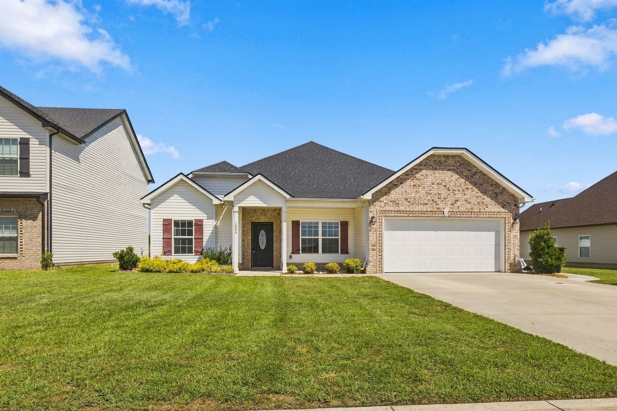1385 Winterset Dr Property Photo 1