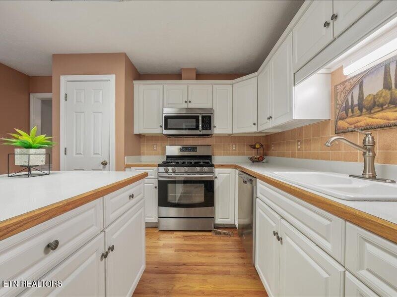 1240 Hearthstone Lane Property Photo 15