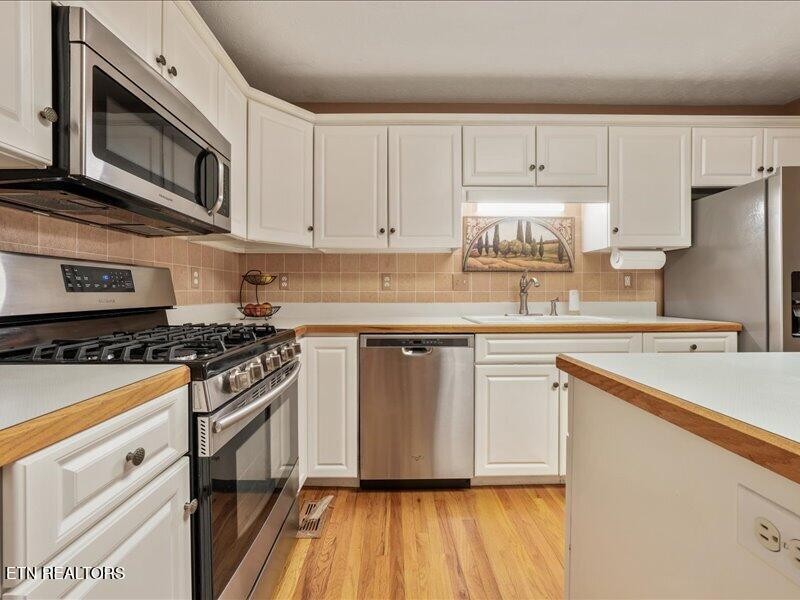1240 Hearthstone Lane Property Photo 16