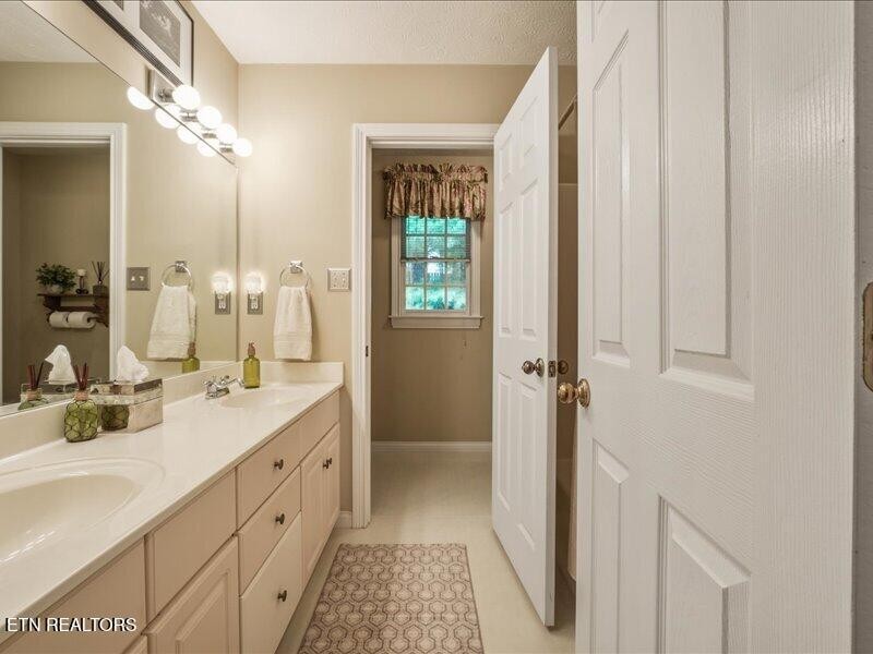 1240 Hearthstone Lane Property Photo 24