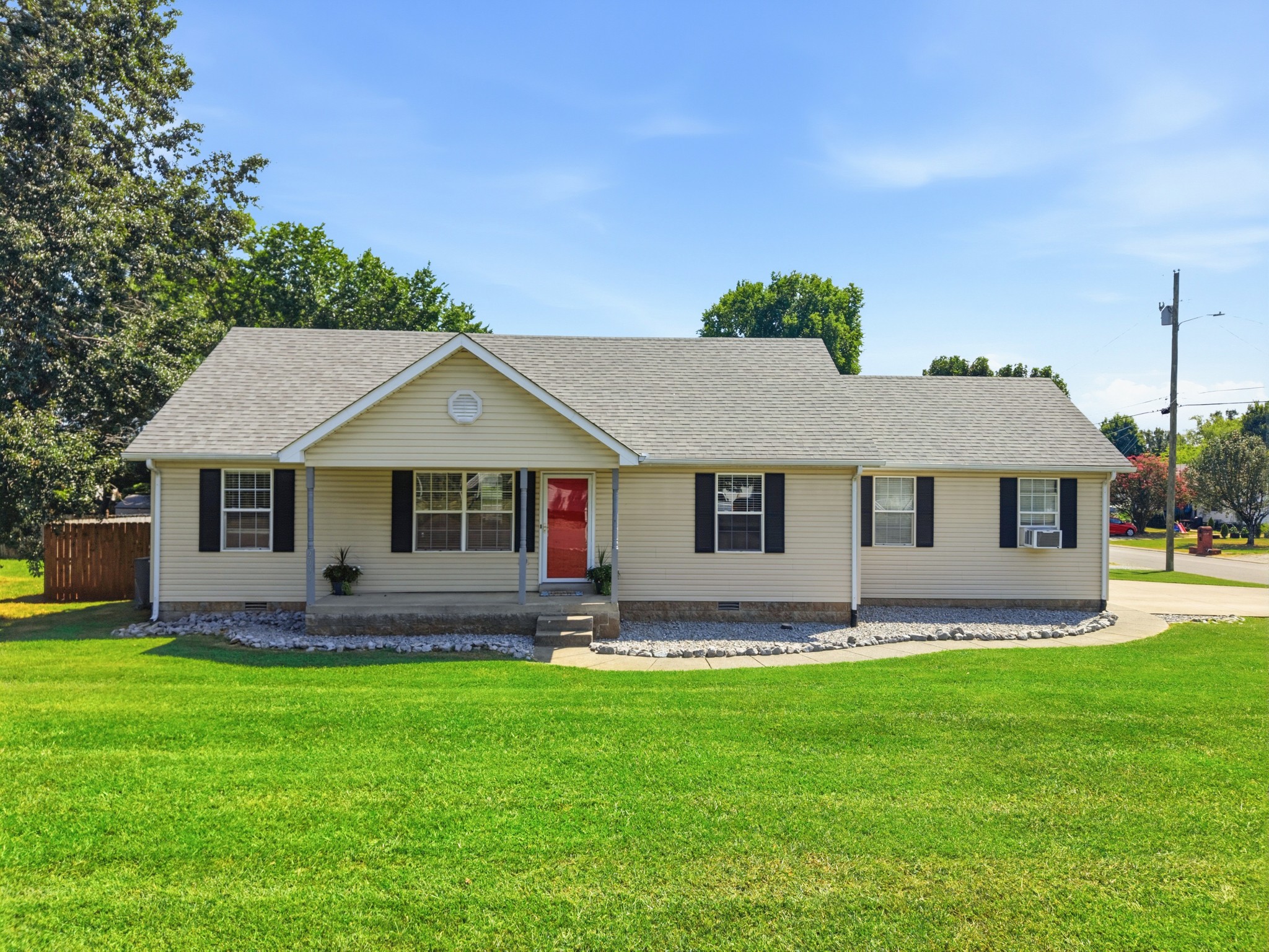 2095 Bolden Dr Property Photo 1