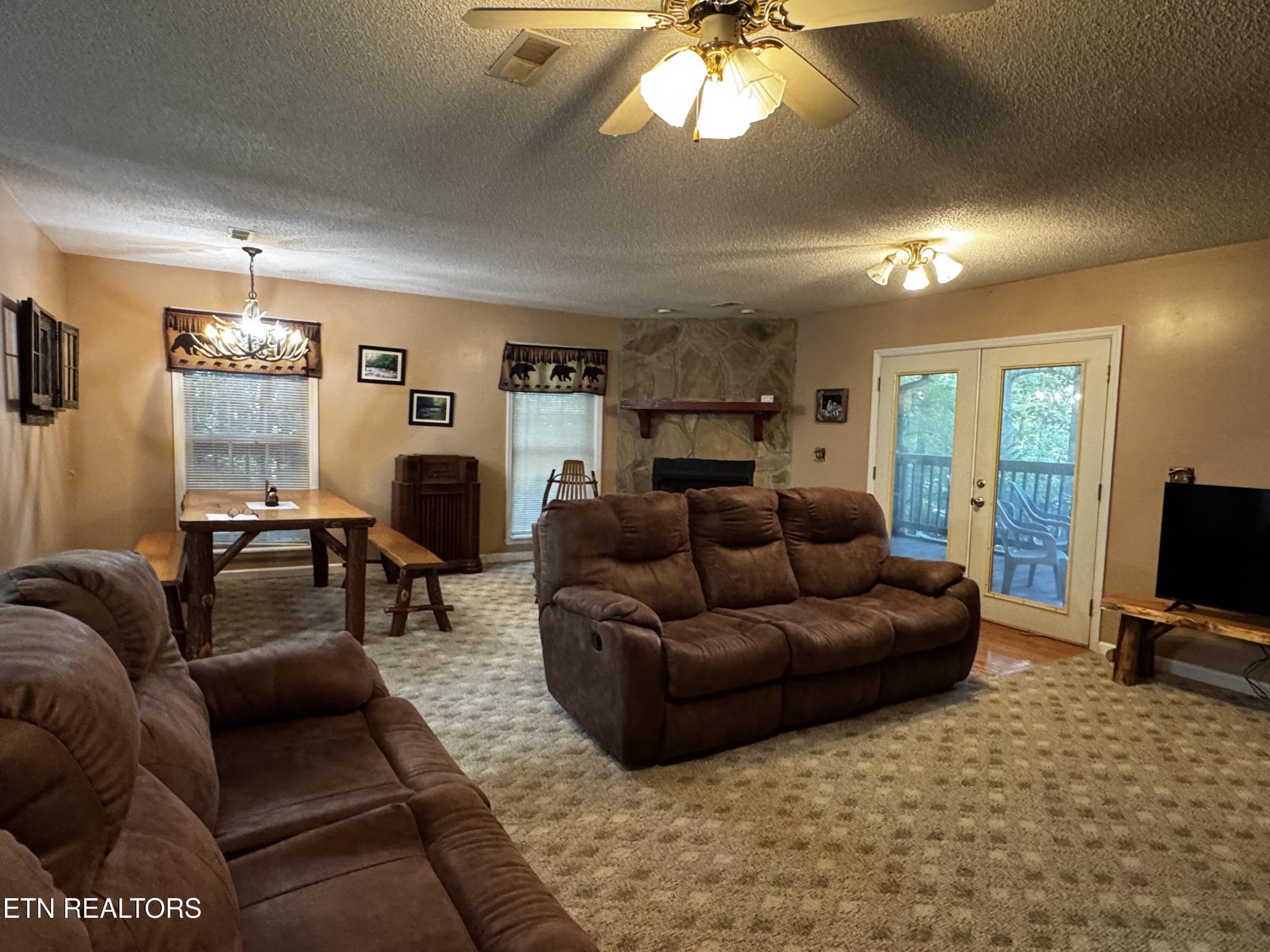 530 Parton Drive Property Photo 7