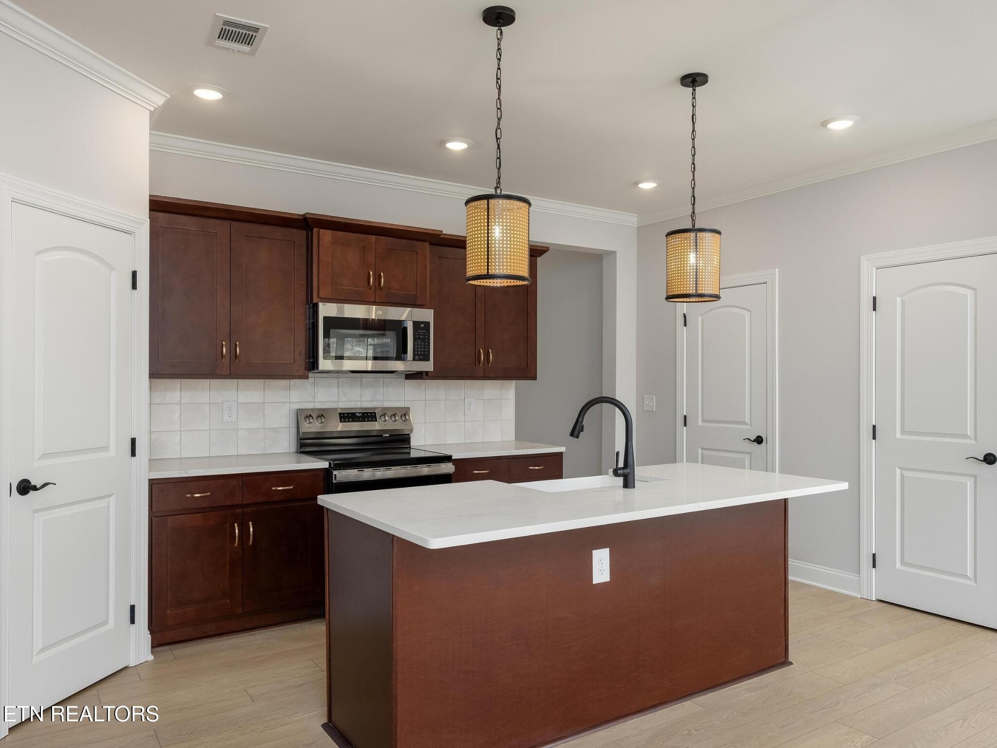 7361 Sun Blossom Lane Property Photo 6
