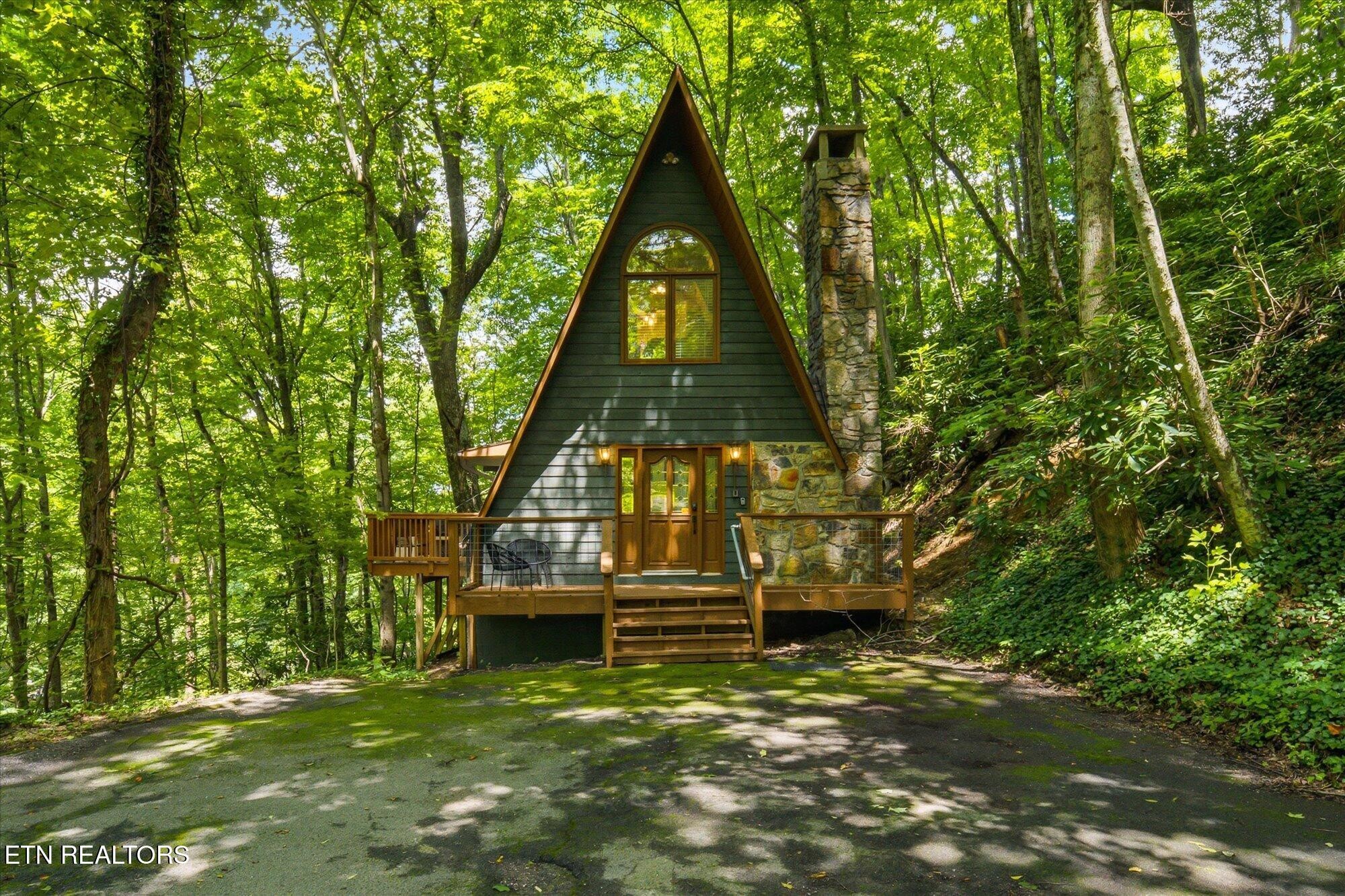 1215 N Baden Drive Property Photo 1