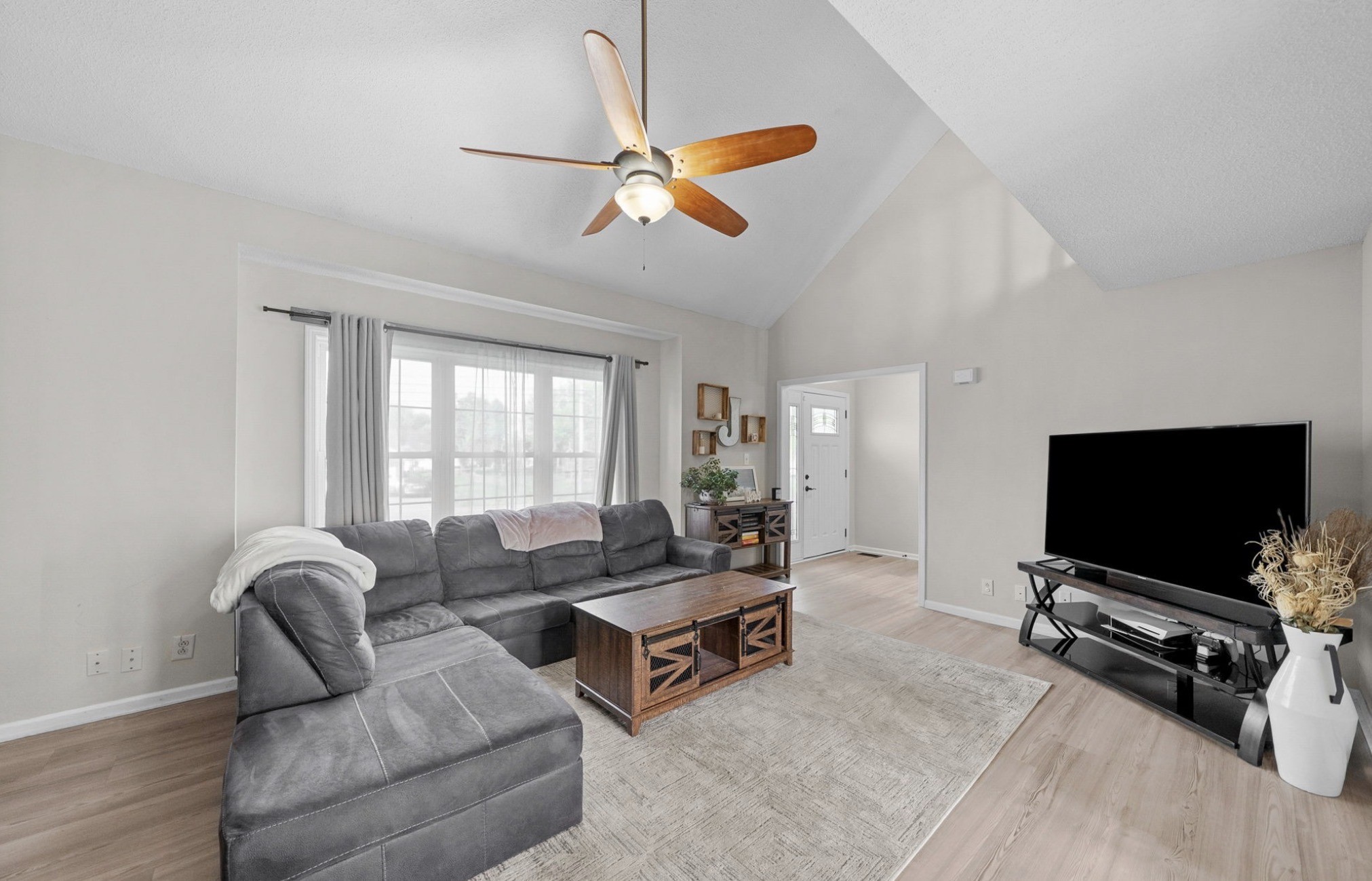 1030 Summerhaven Rd Property Photo 3