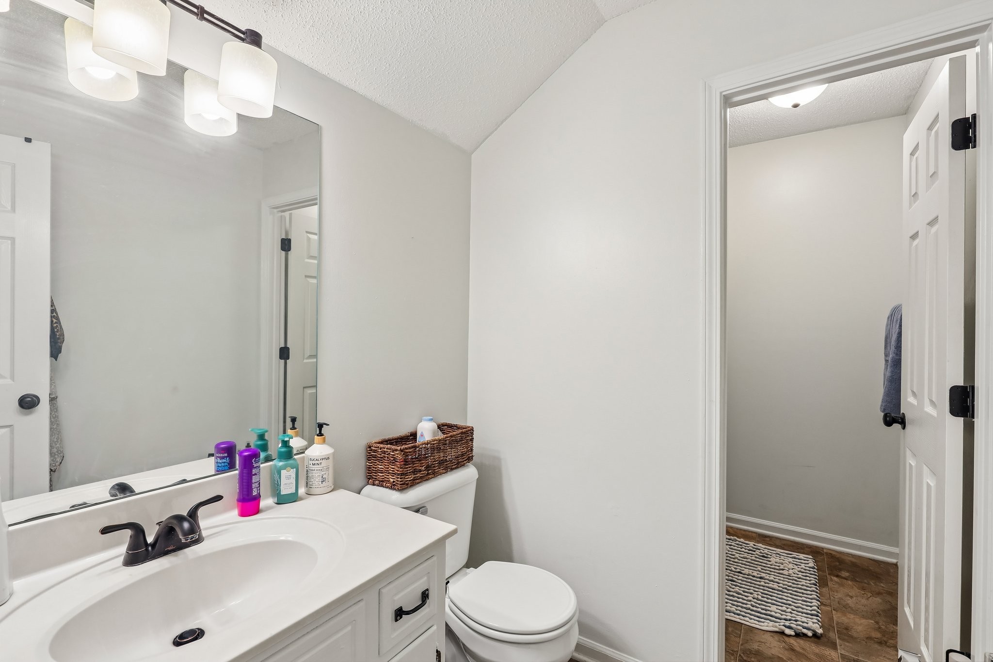 2685 Keyland Dr Property Photo 5