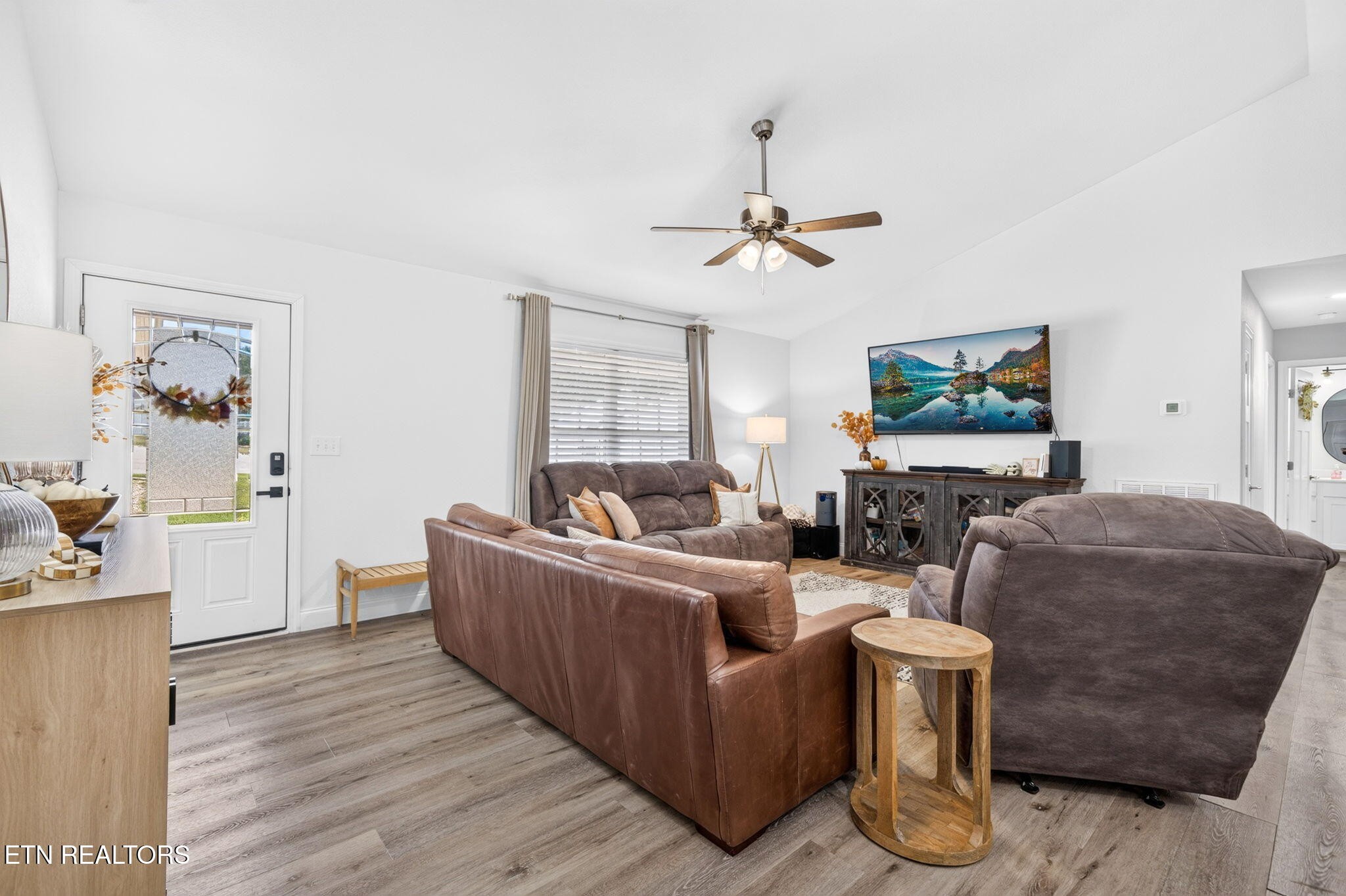 60 Capitol Drive Property Photo 6