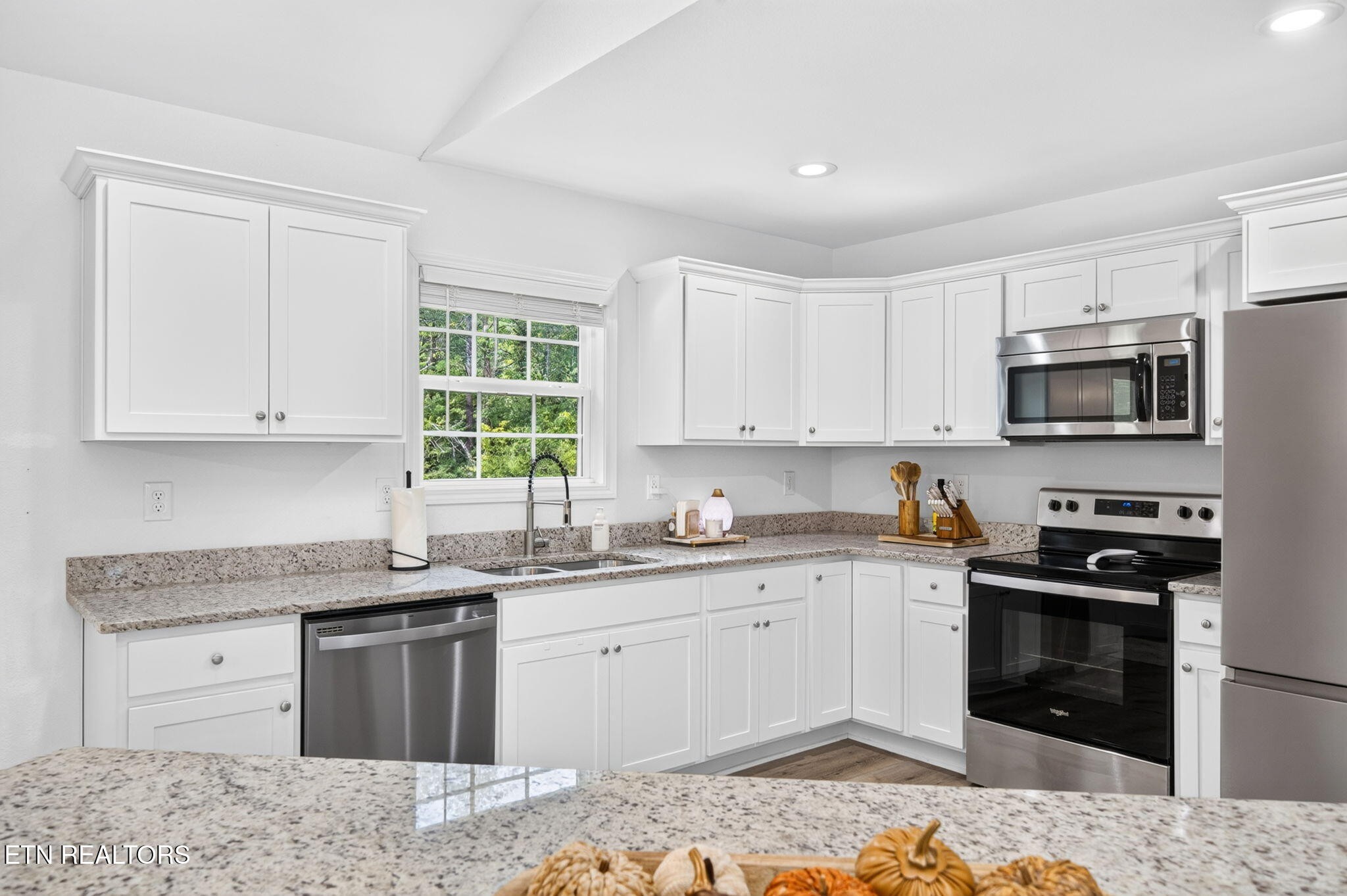 60 Capitol Drive Property Photo 11