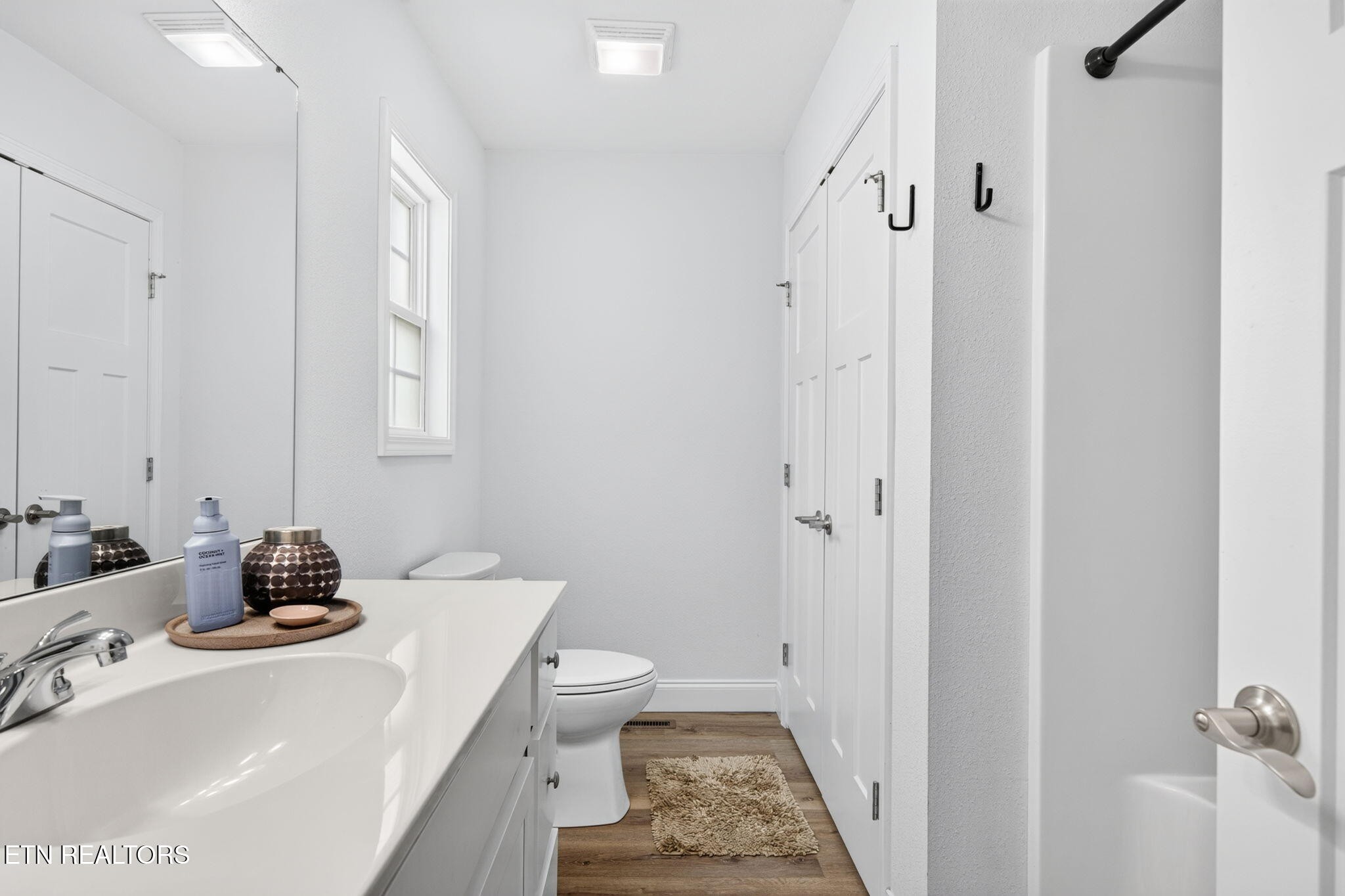 60 Capitol Drive Property Photo 20