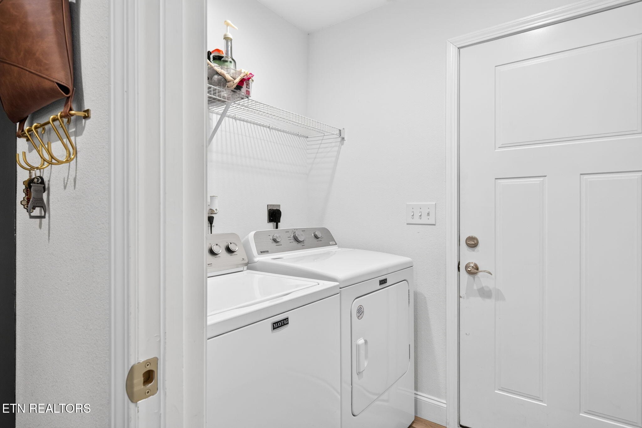 60 Capitol Drive Property Photo 27