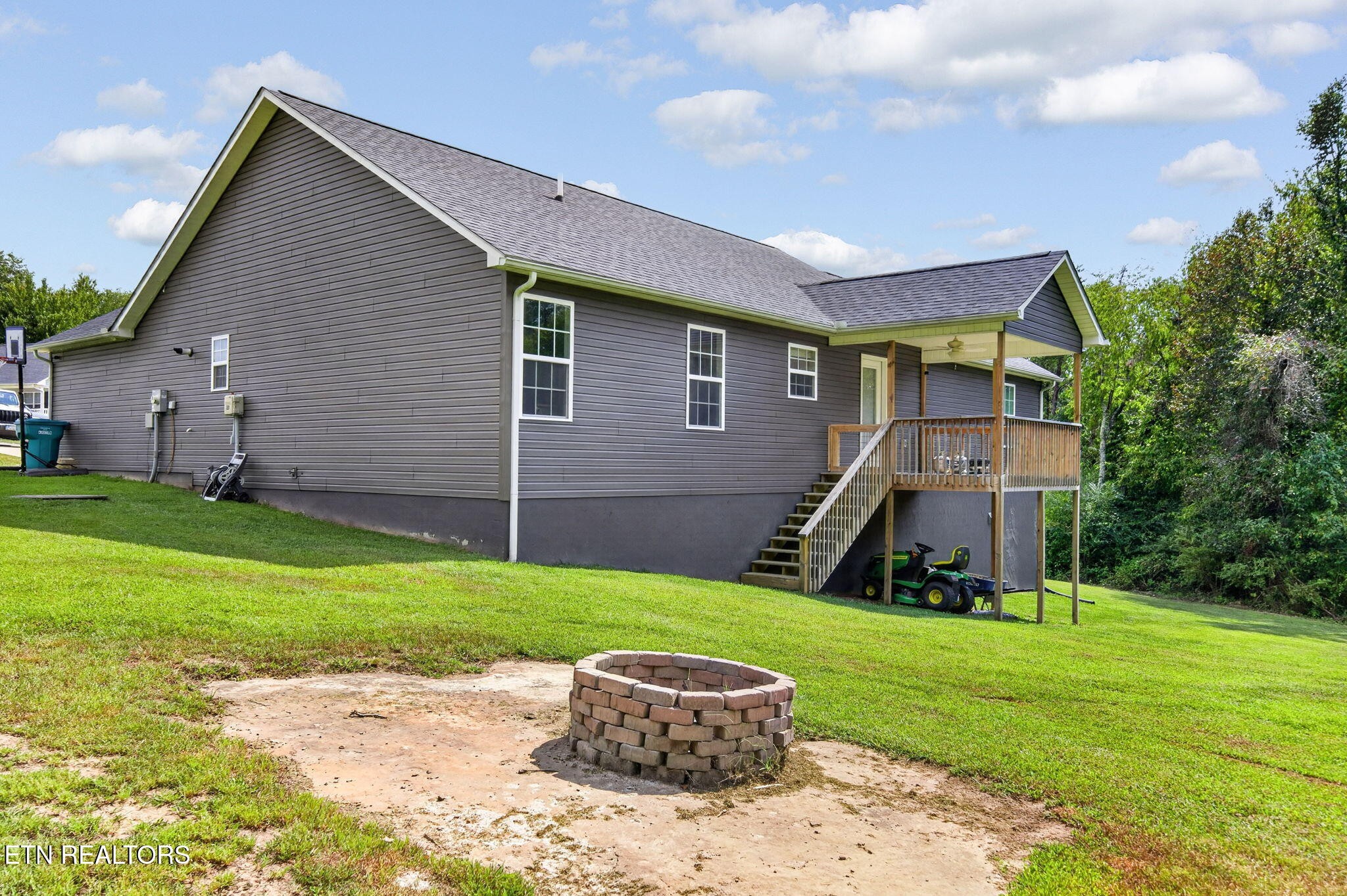60 Capitol Drive Property Photo 32