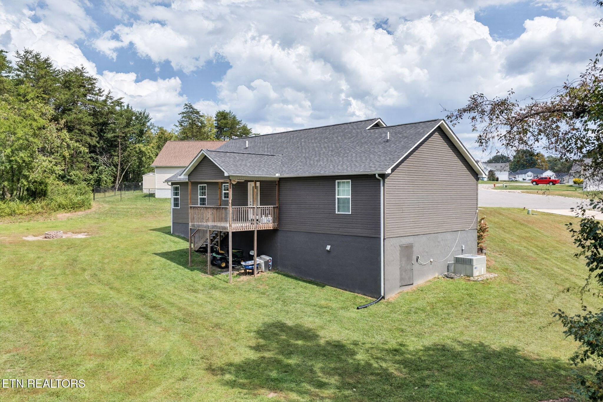 60 Capitol Drive Property Photo 34