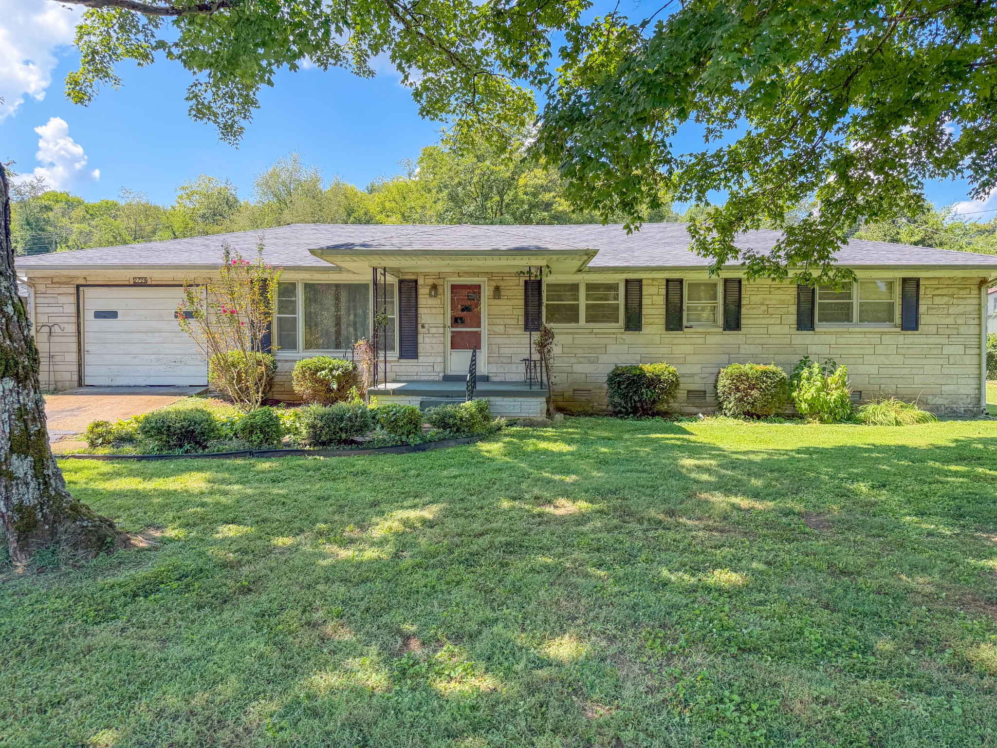 2709 Columbia Hwy Property Photo 1