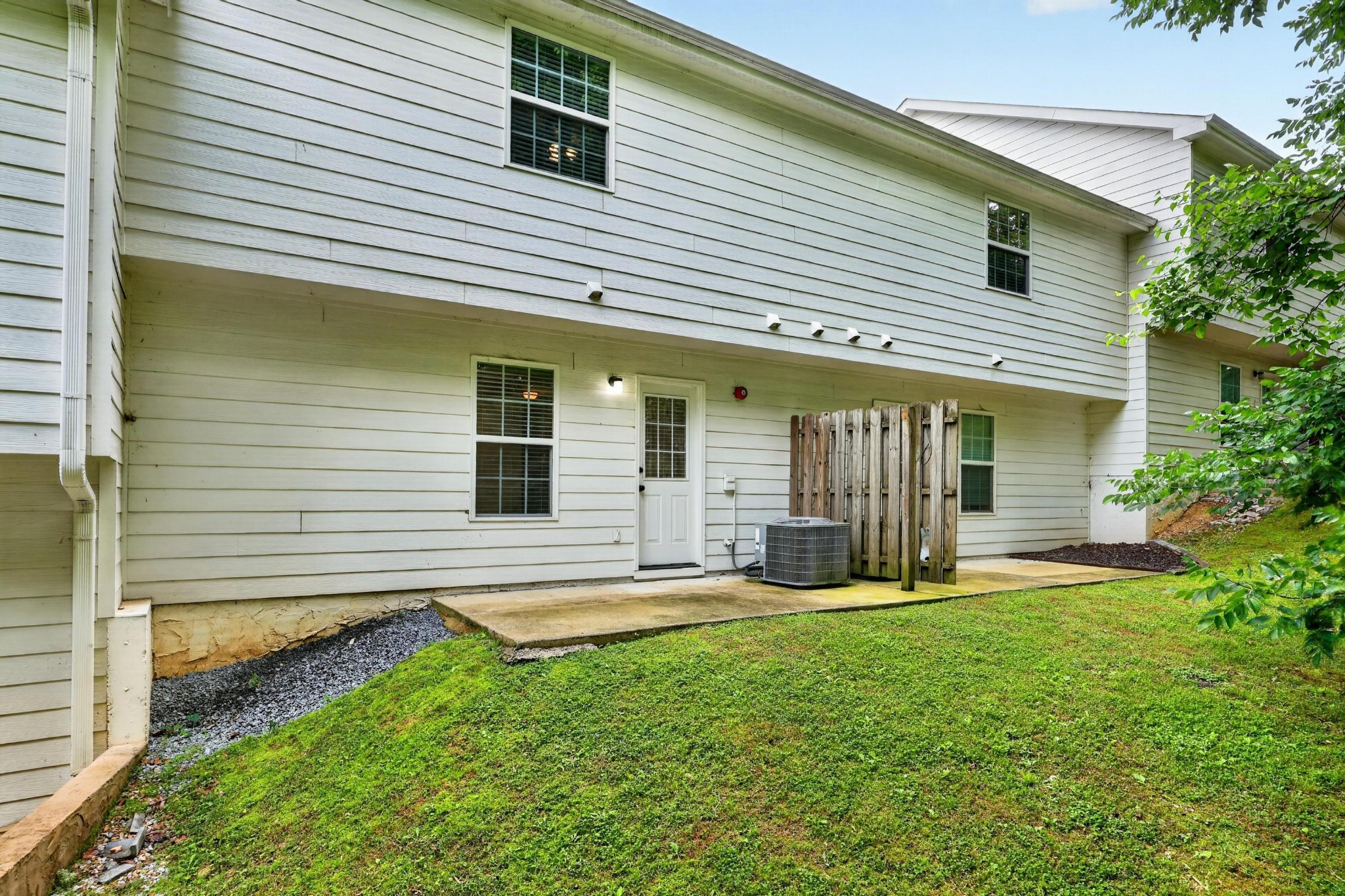 1113 Maple Tree Lane Property Photo 5