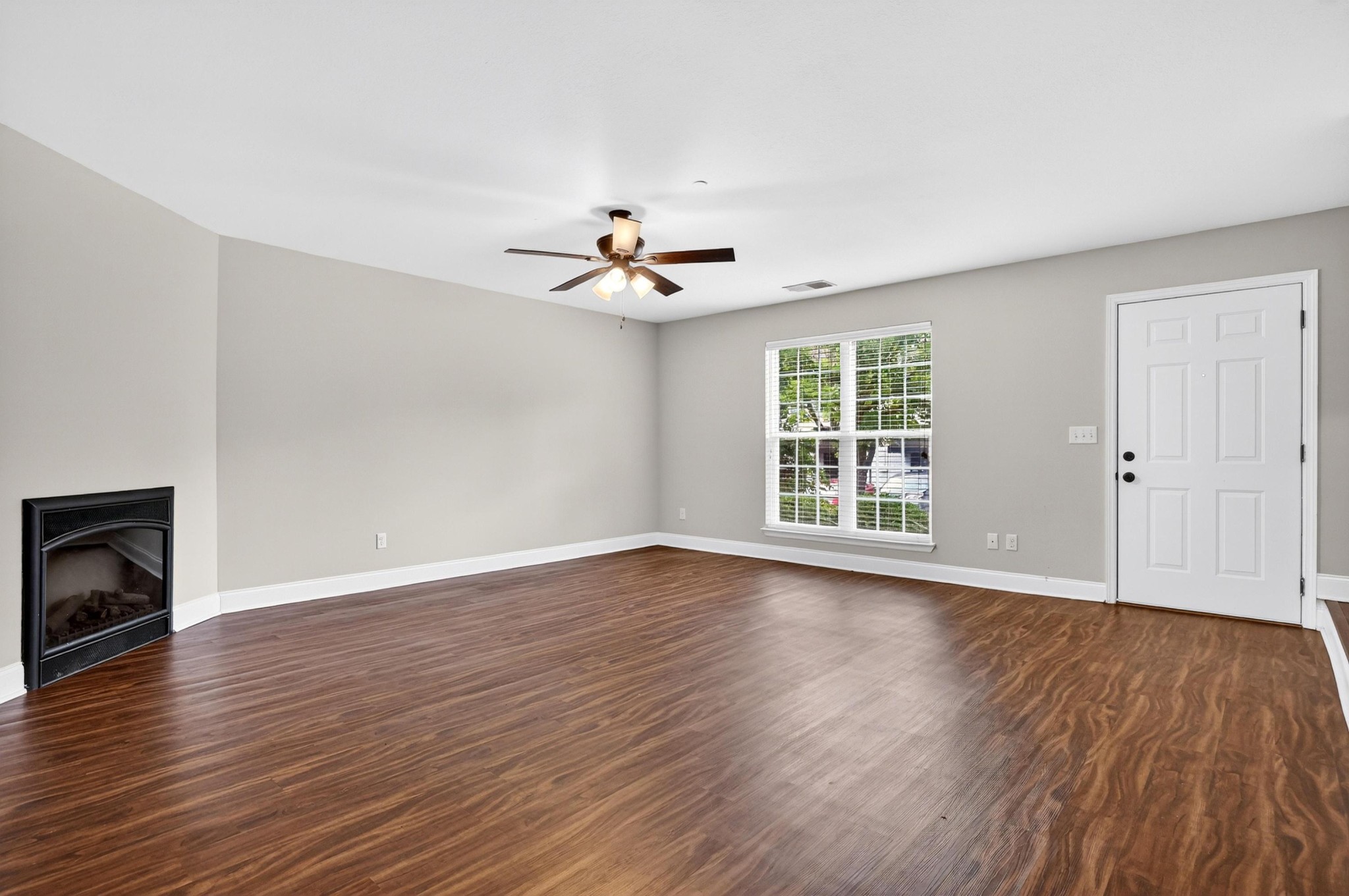 1113 Maple Tree Lane Property Photo 8