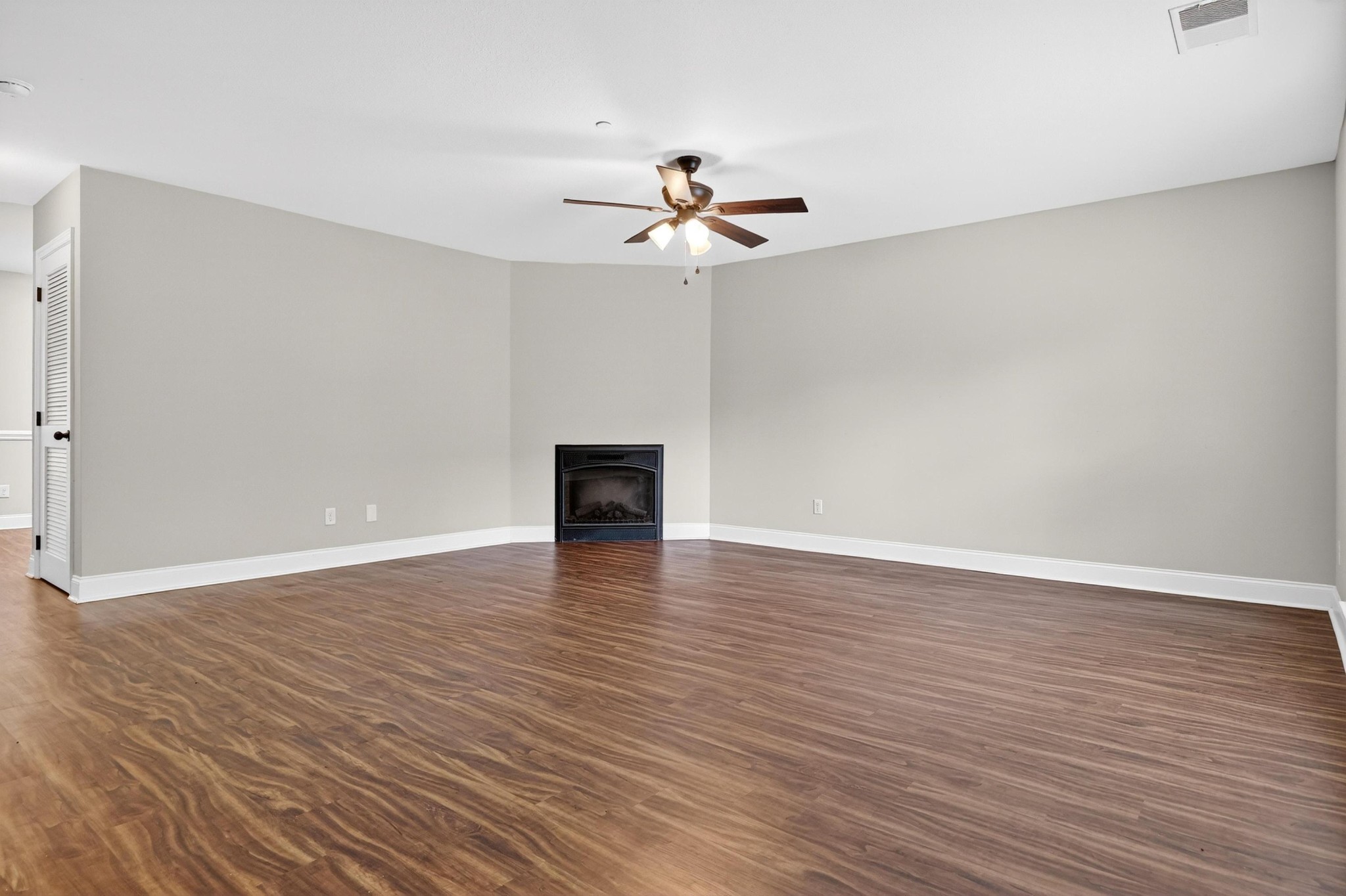 1113 Maple Tree Lane Property Photo 9