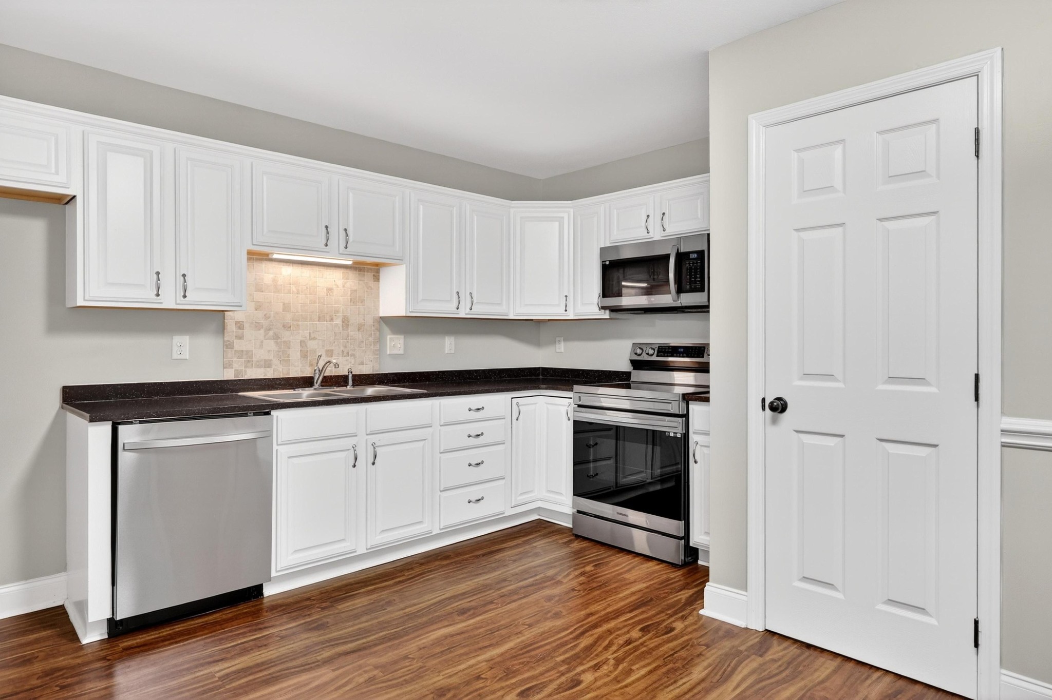 1113 Maple Tree Lane Property Photo 13