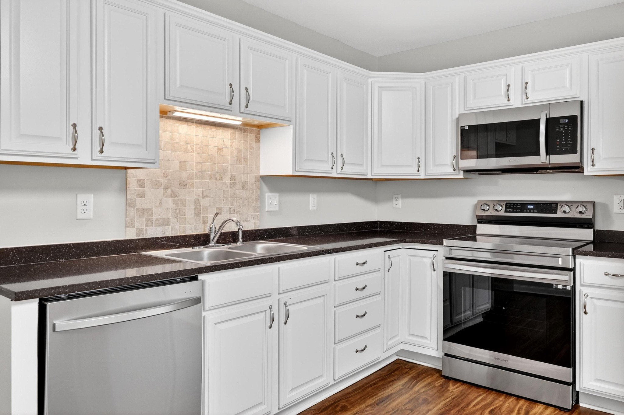 1113 Maple Tree Lane Property Photo 14