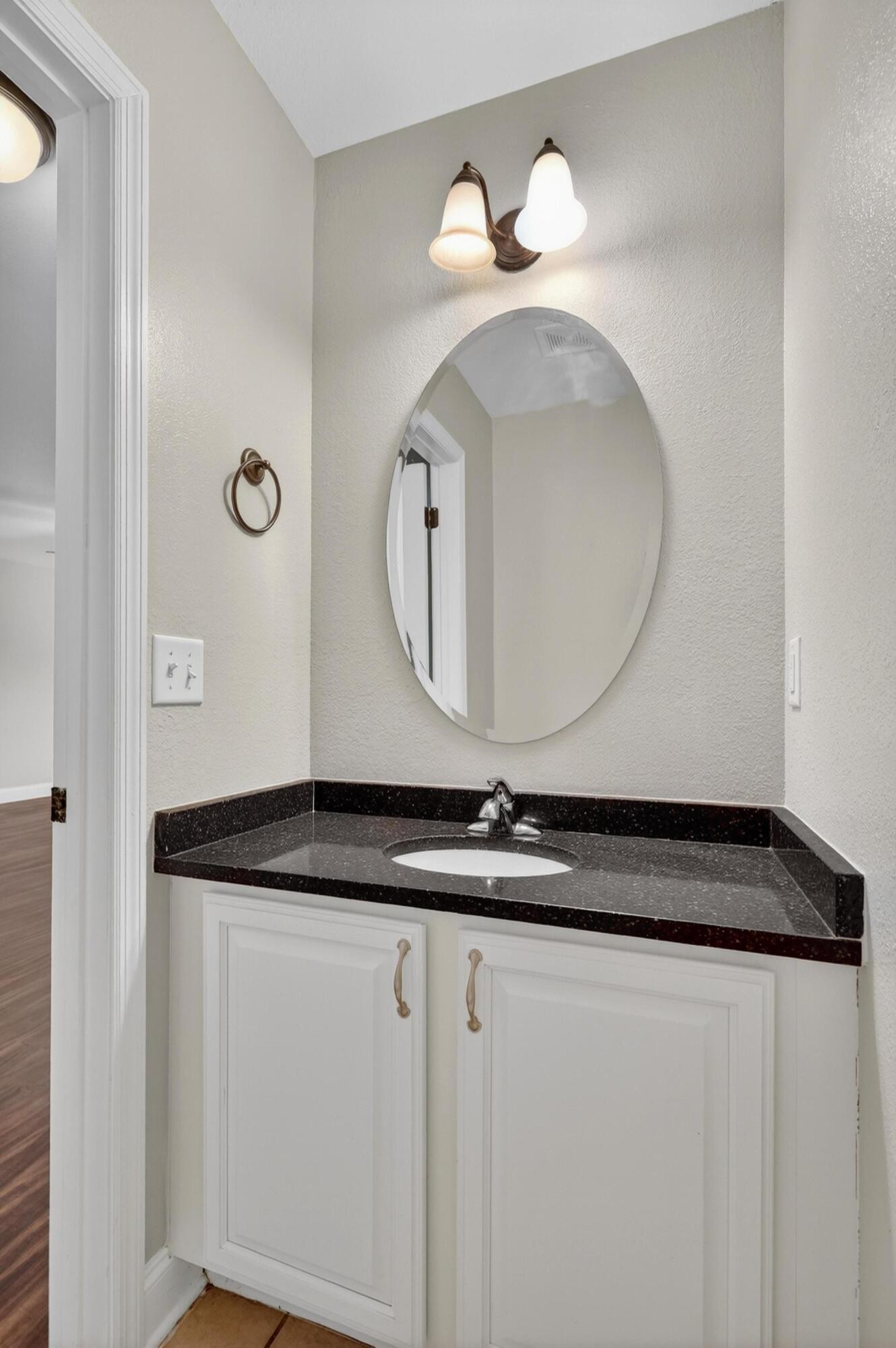 1113 Maple Tree Lane Property Photo 17
