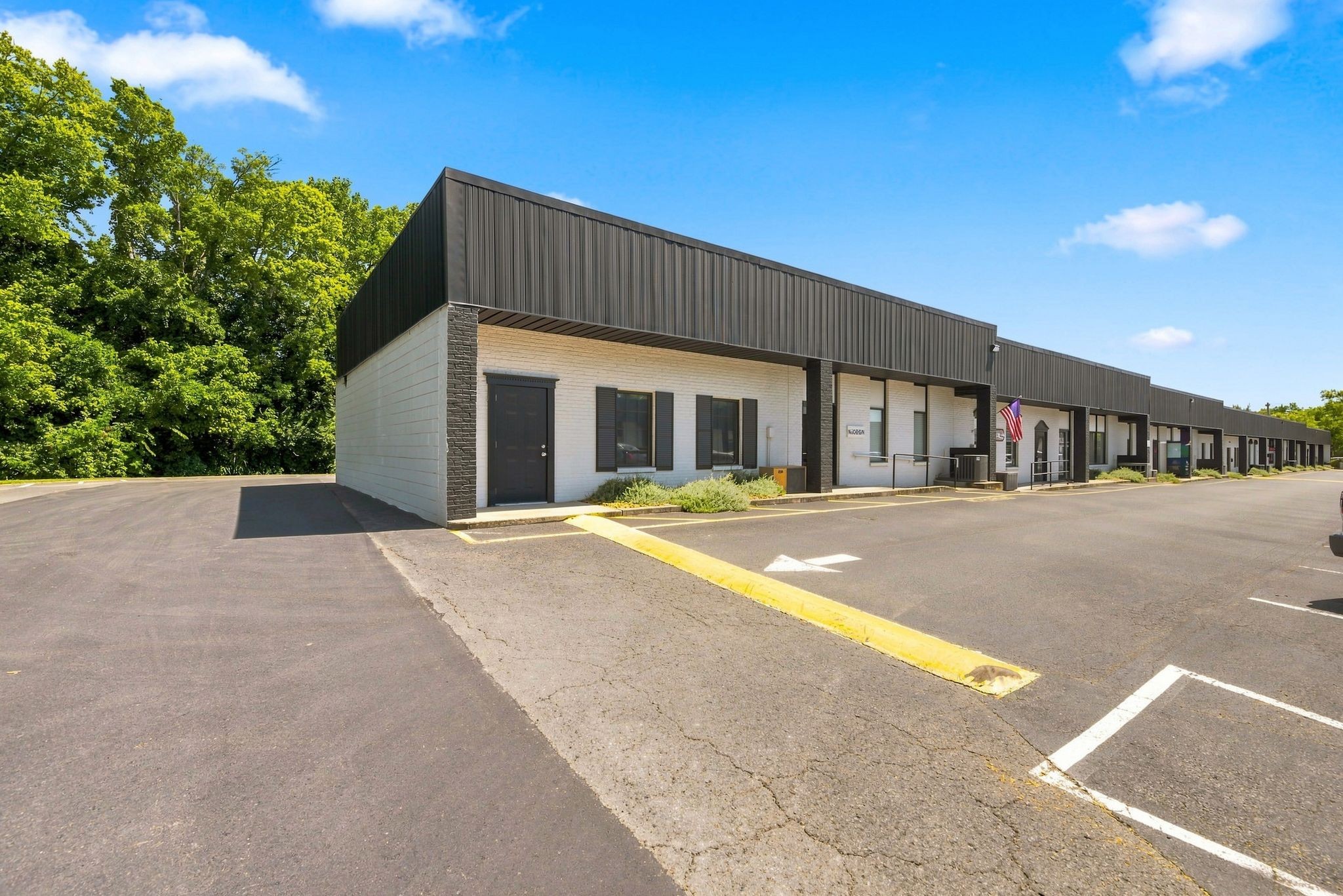 128 Holiday Ct Property Photo 2