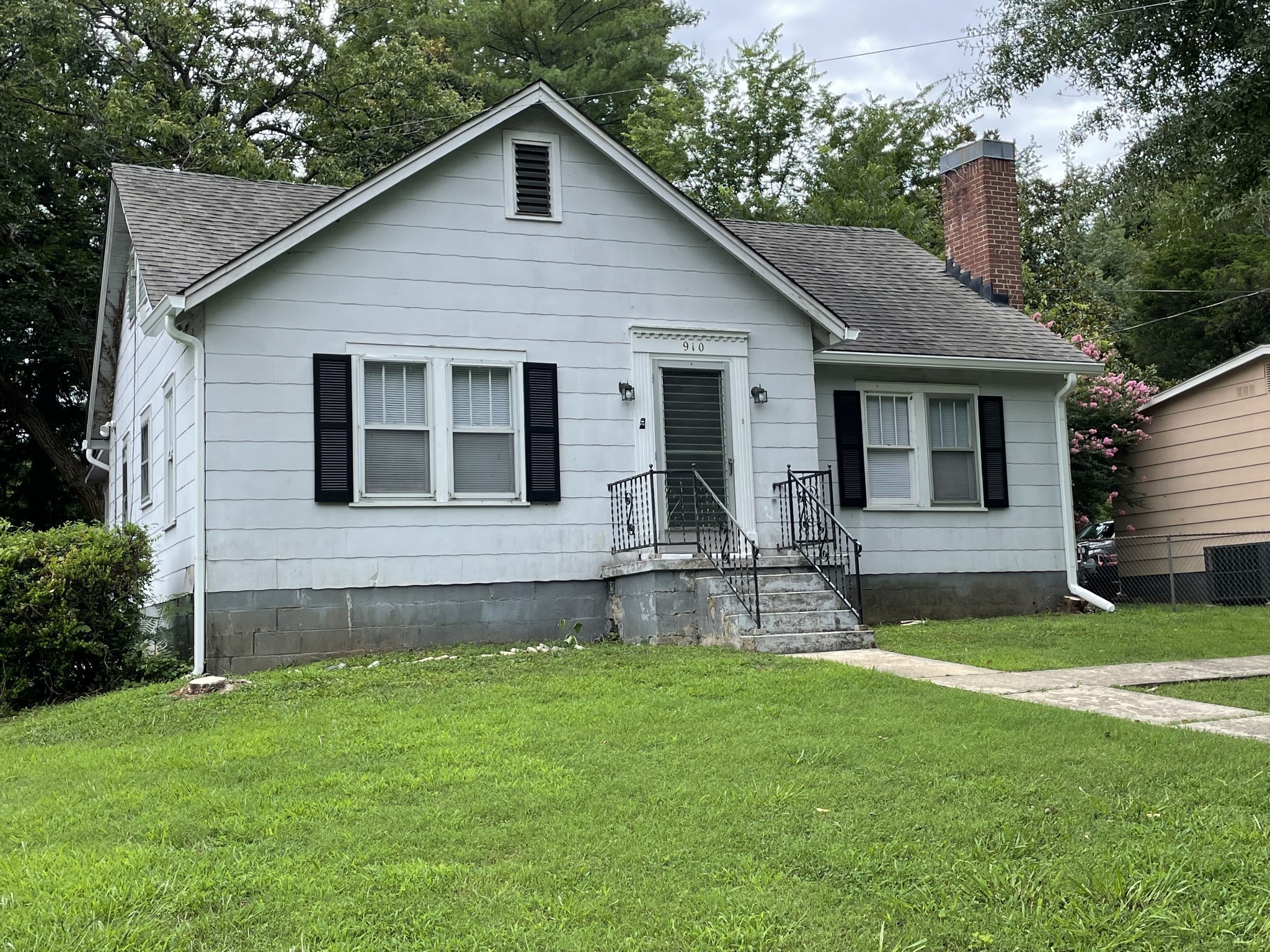 910b Ewing Blvd Property Photo 1