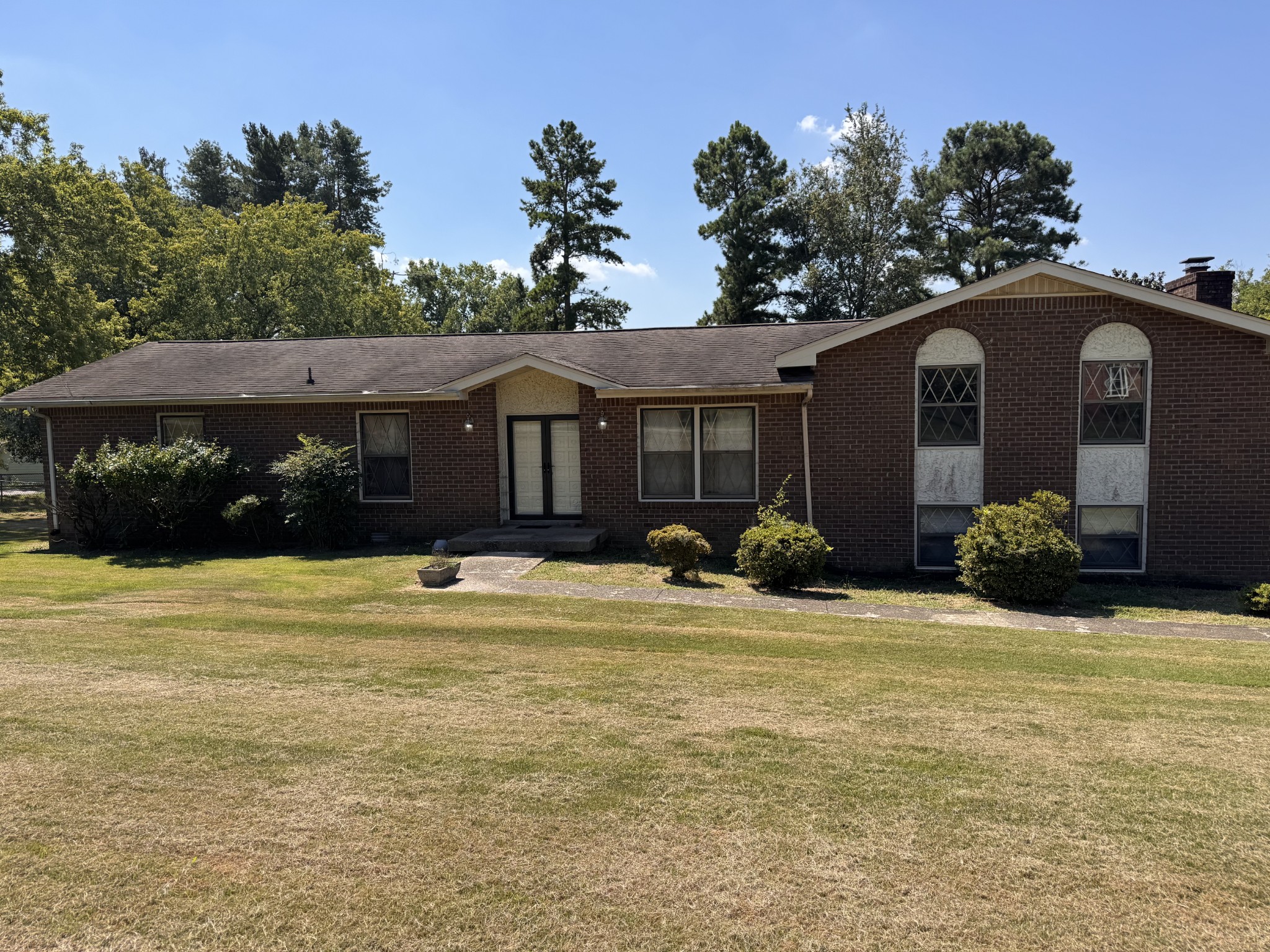 215 River Dr Property Photo 1
