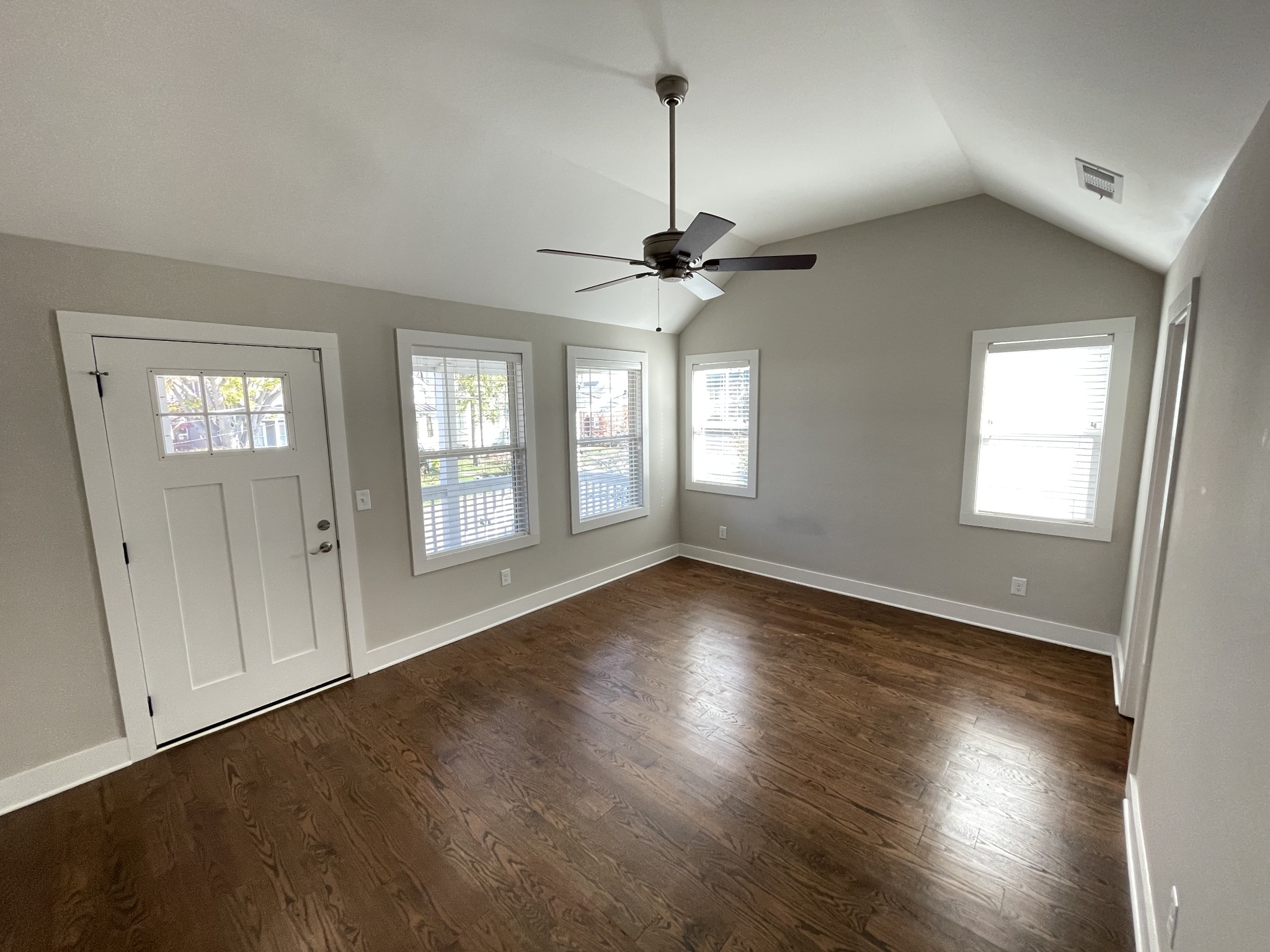 6207 Pennsylvania Ave Property Photo 22