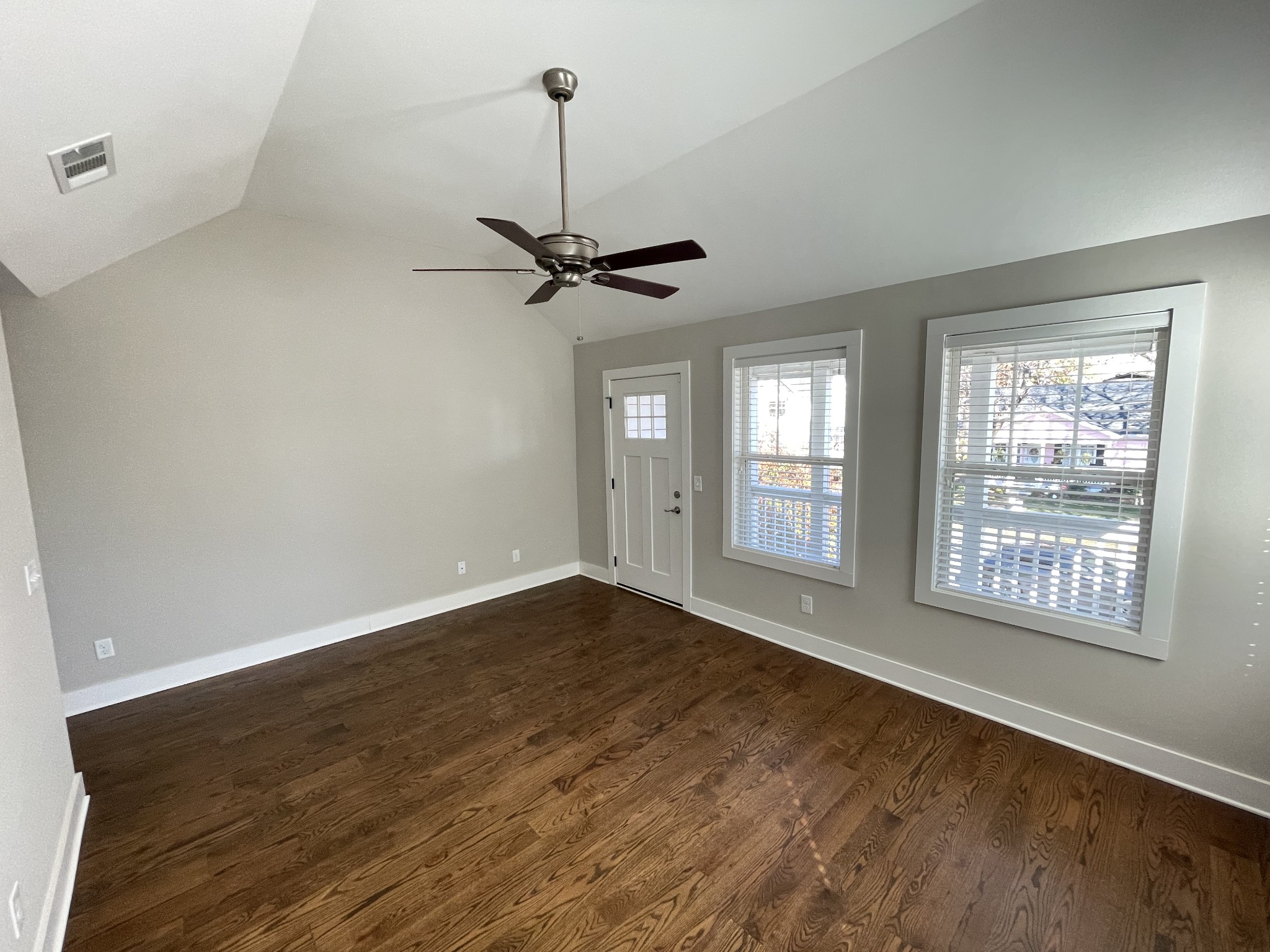 6207 Pennsylvania Ave Property Photo 27