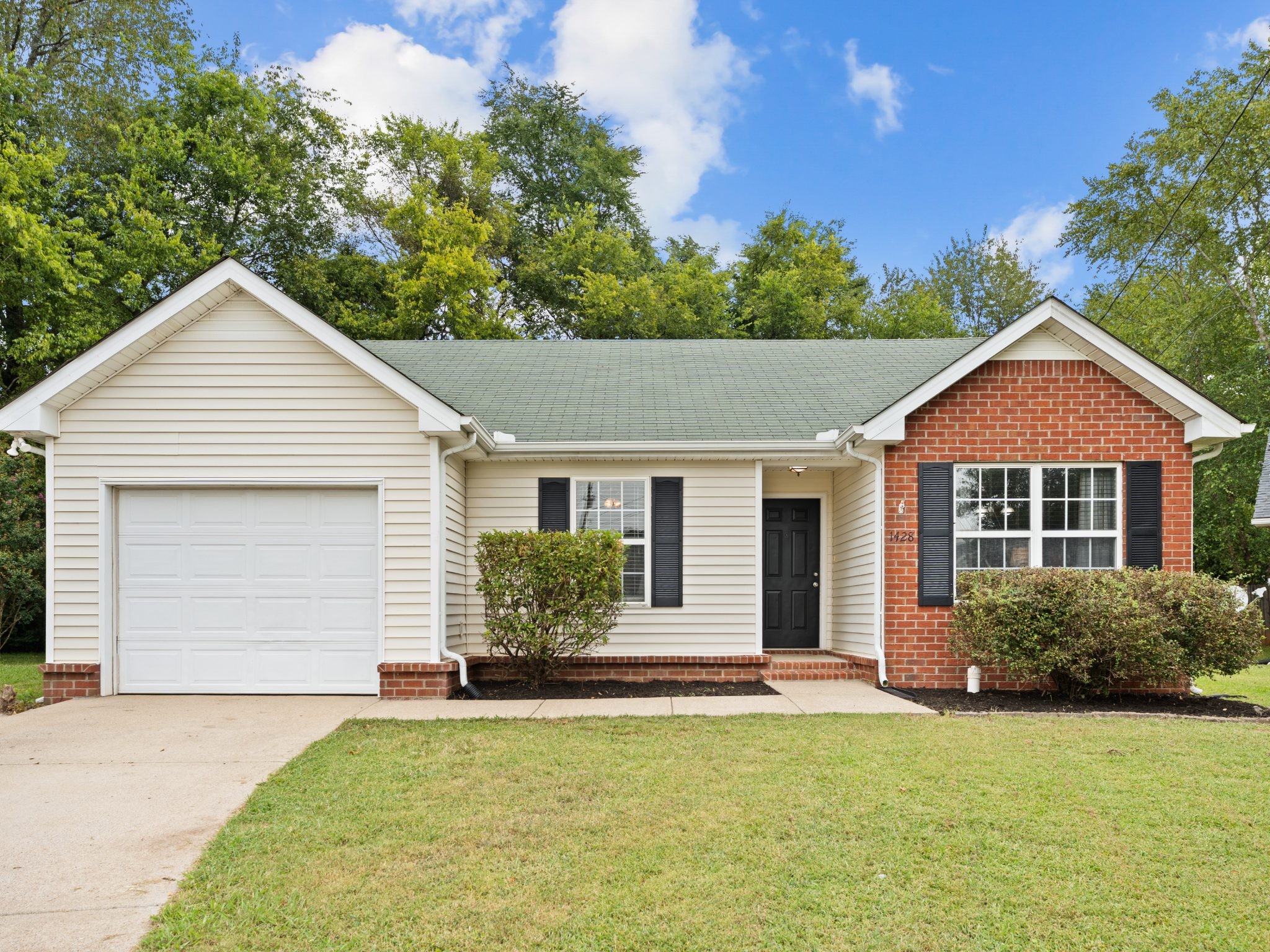 1428 Eastwoods Dr Property Photo 1