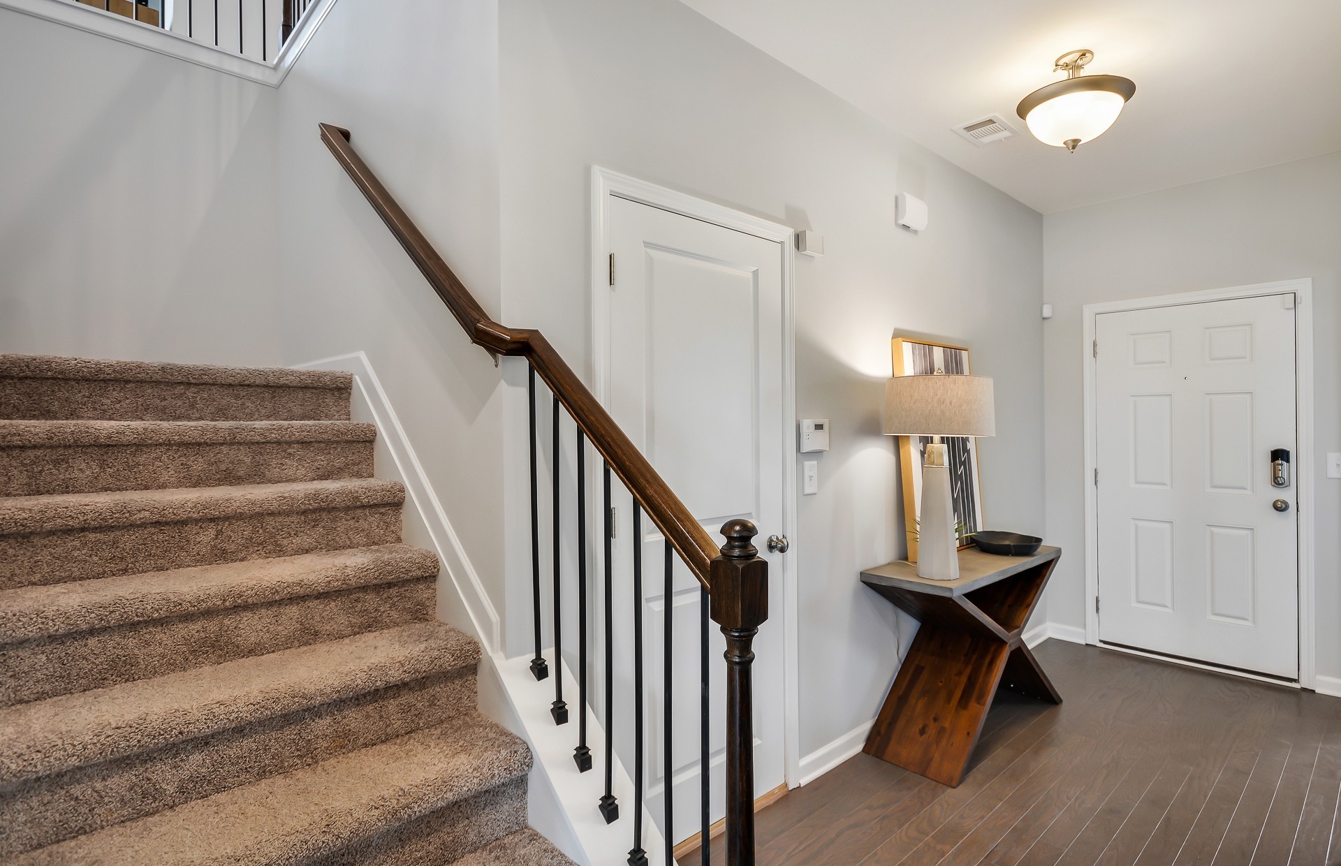 483 Jet Stream Dr Property Photo 4