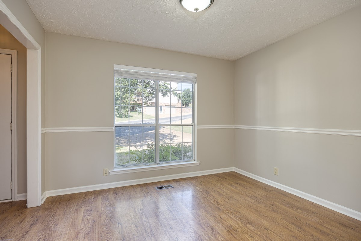 305 Roundhill Cv Property Photo 3