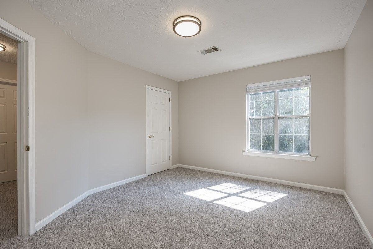 305 Roundhill Cv Property Photo 18