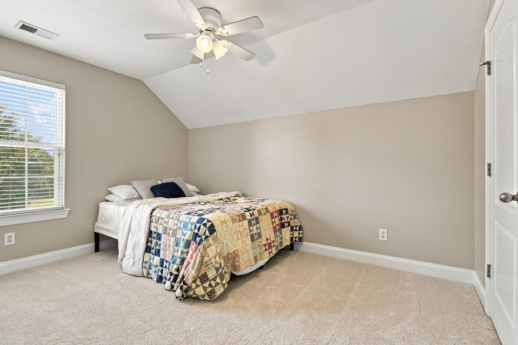 2661 Churchill Dr Property Photo 35