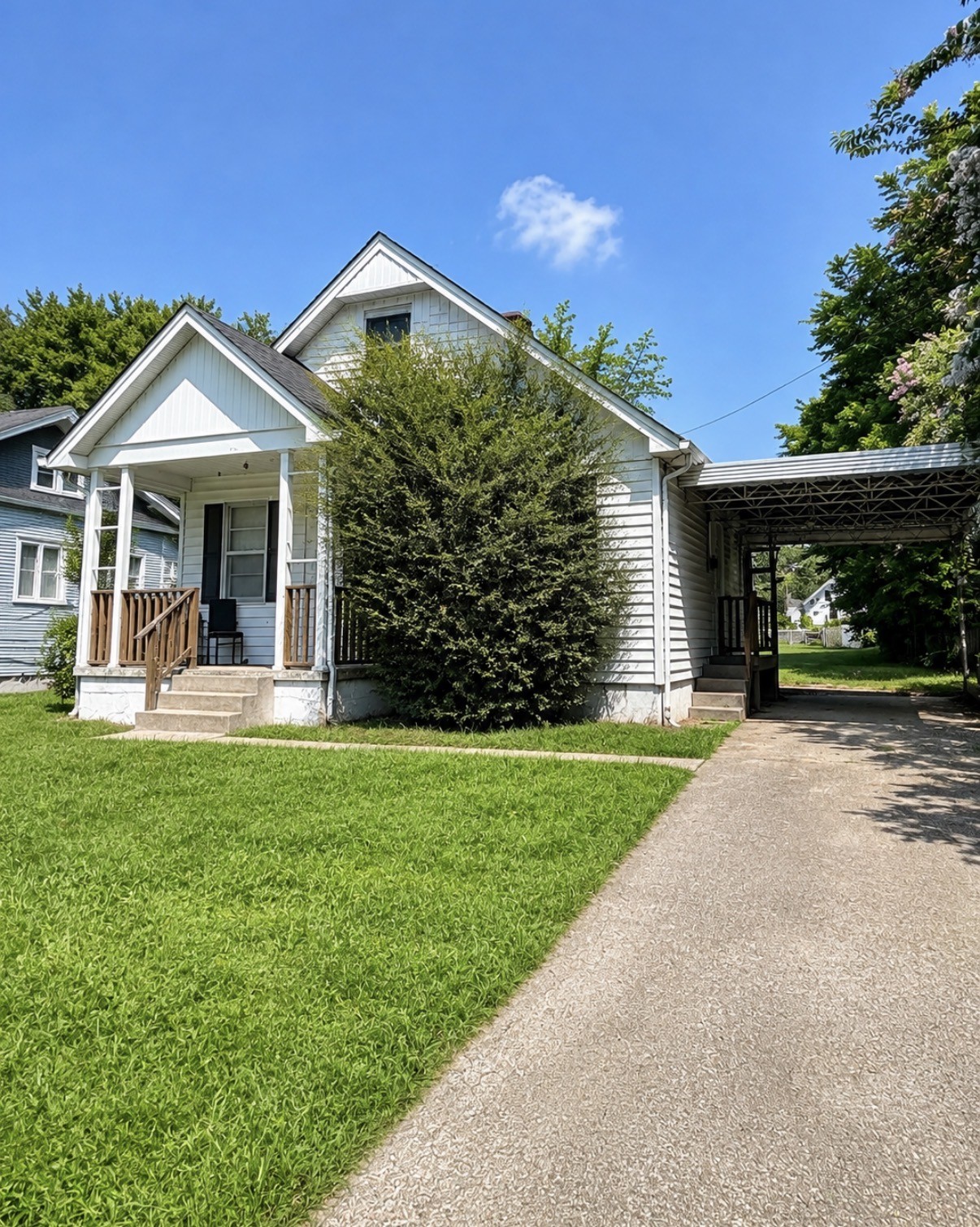 312 W Shoal St Property Photo 1