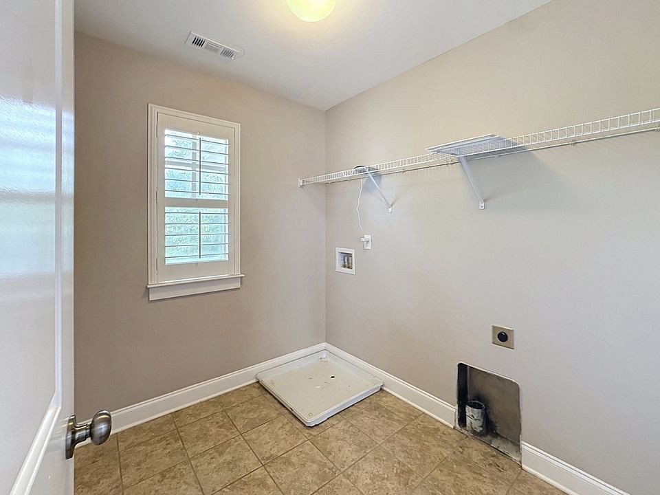 2776 Americus Dr Property Photo 38