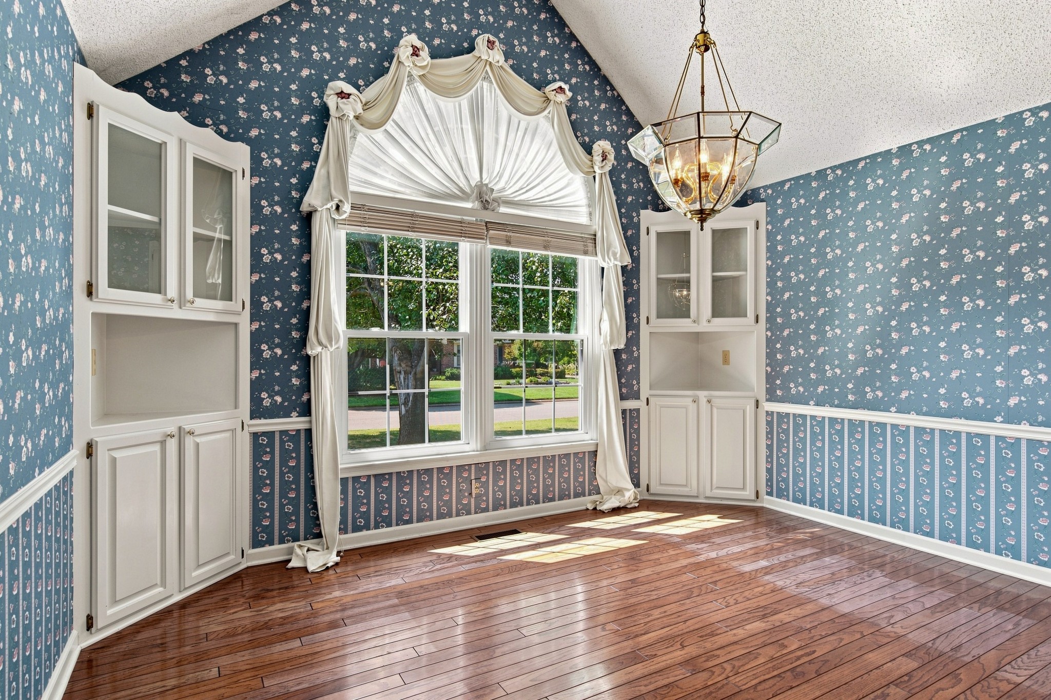 310 Westchester Ct Property Photo 18