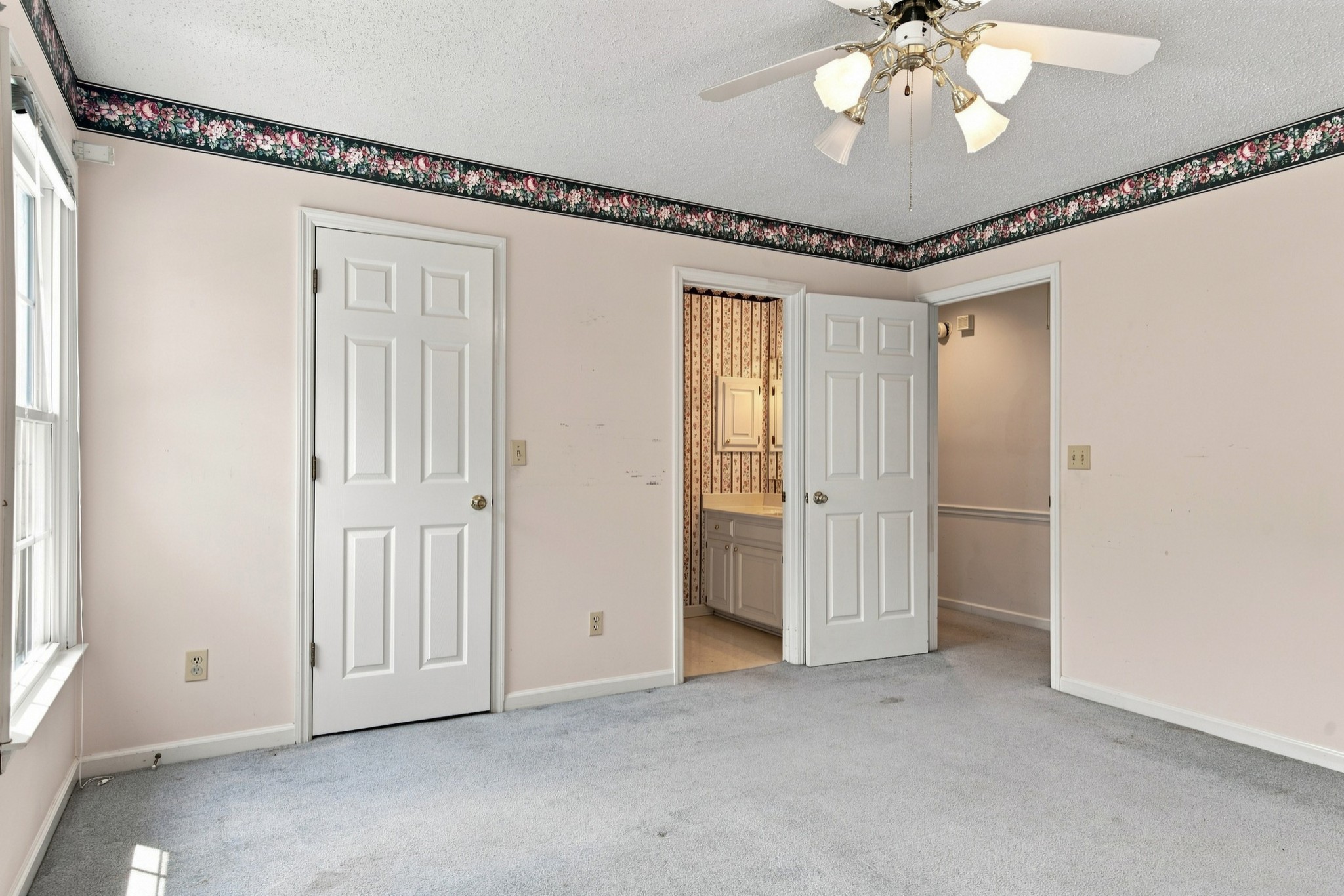 310 Westchester Ct Property Photo 27