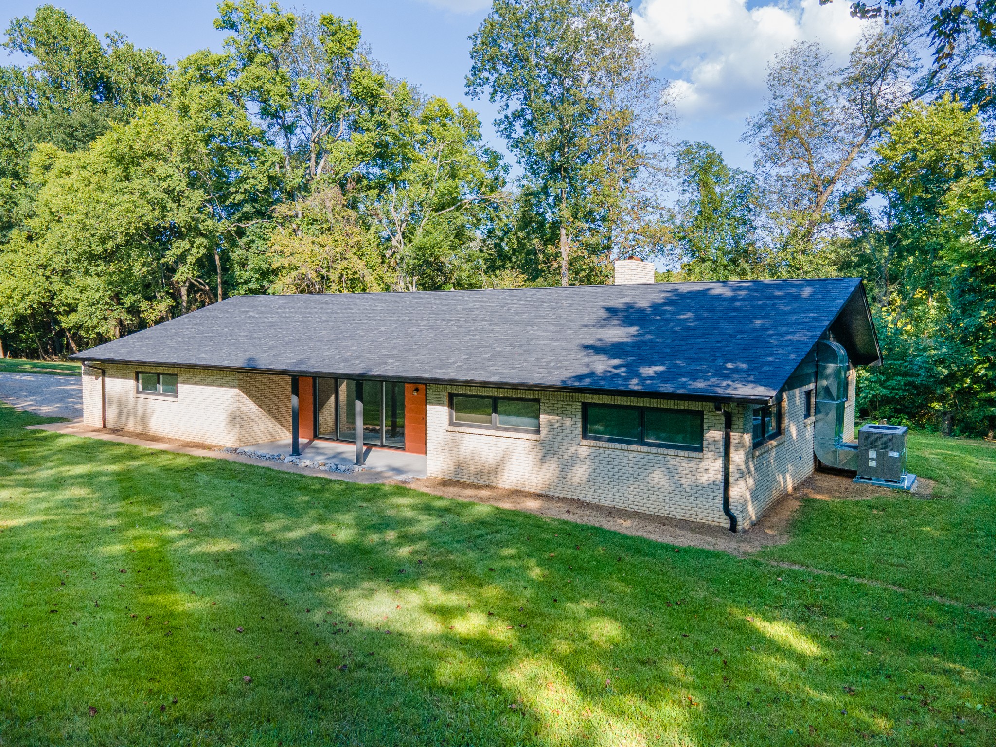 301 Sanford Ln Property Photo 1