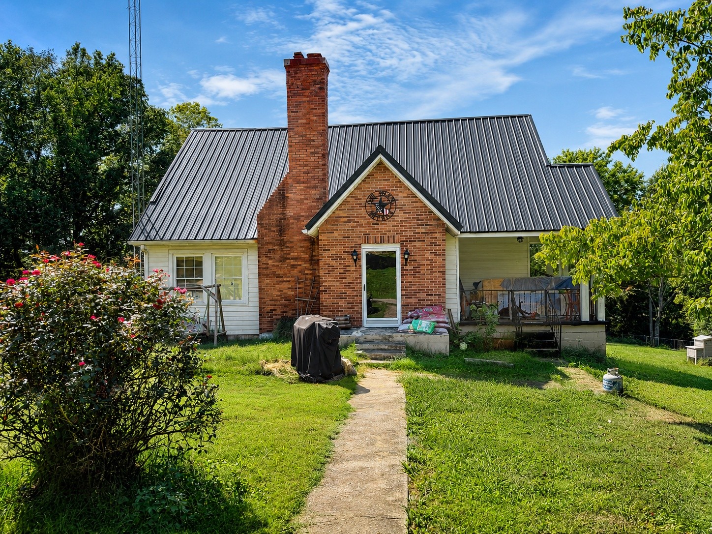144 Rooster St Property Photo 1