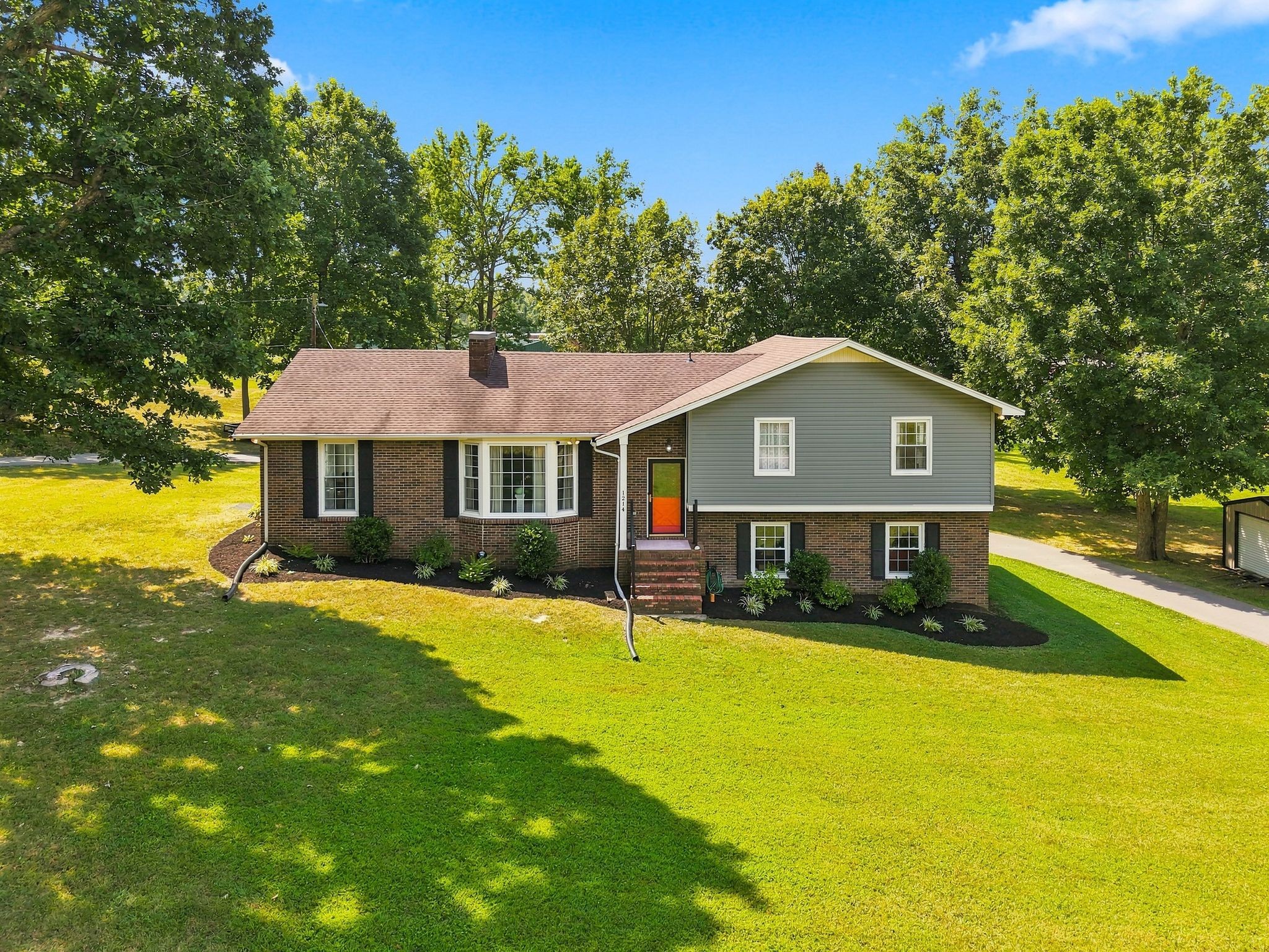 1214 Rainbow Cir Property Photo 2
