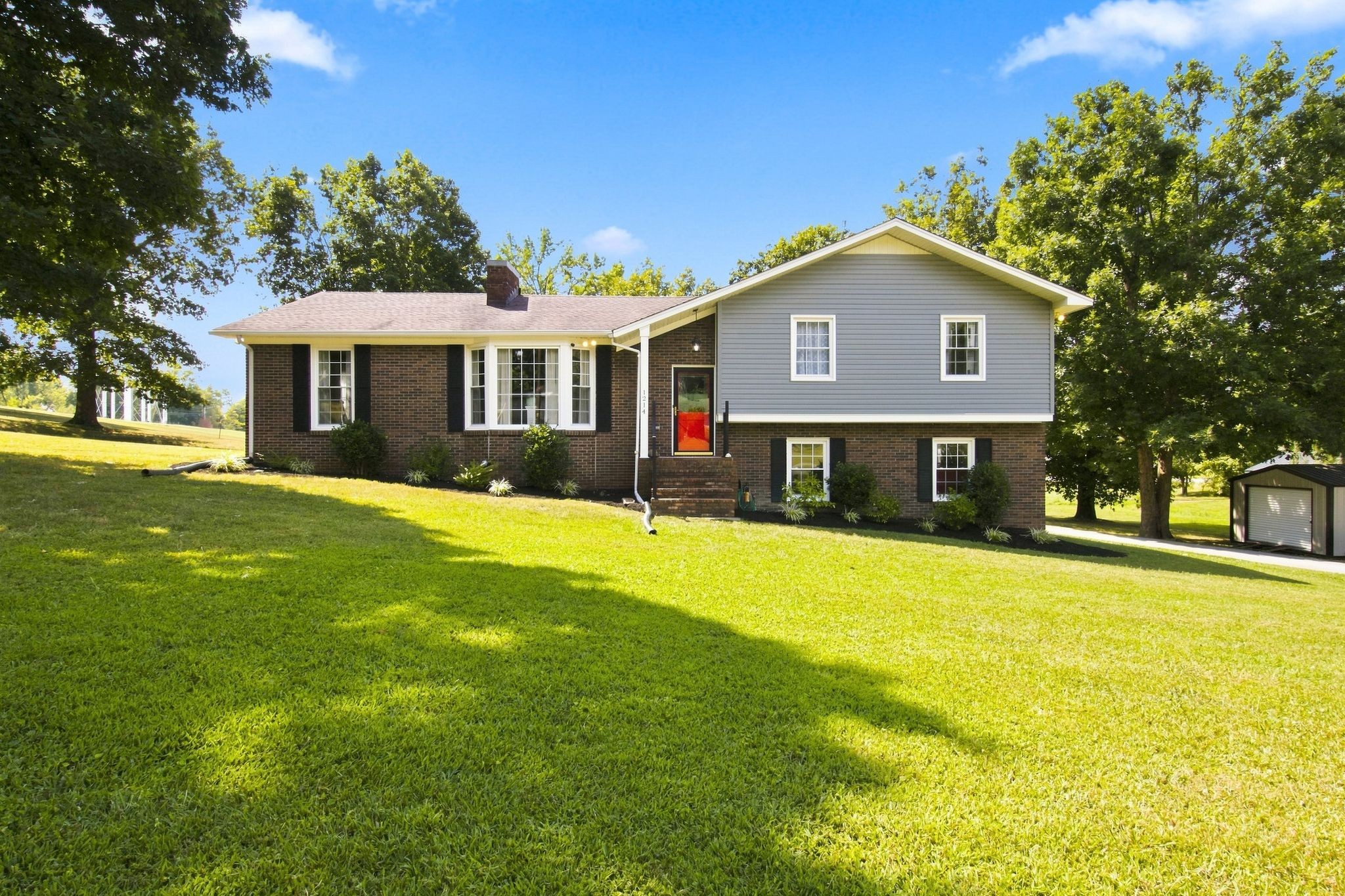 1214 Rainbow Cir Property Photo 3