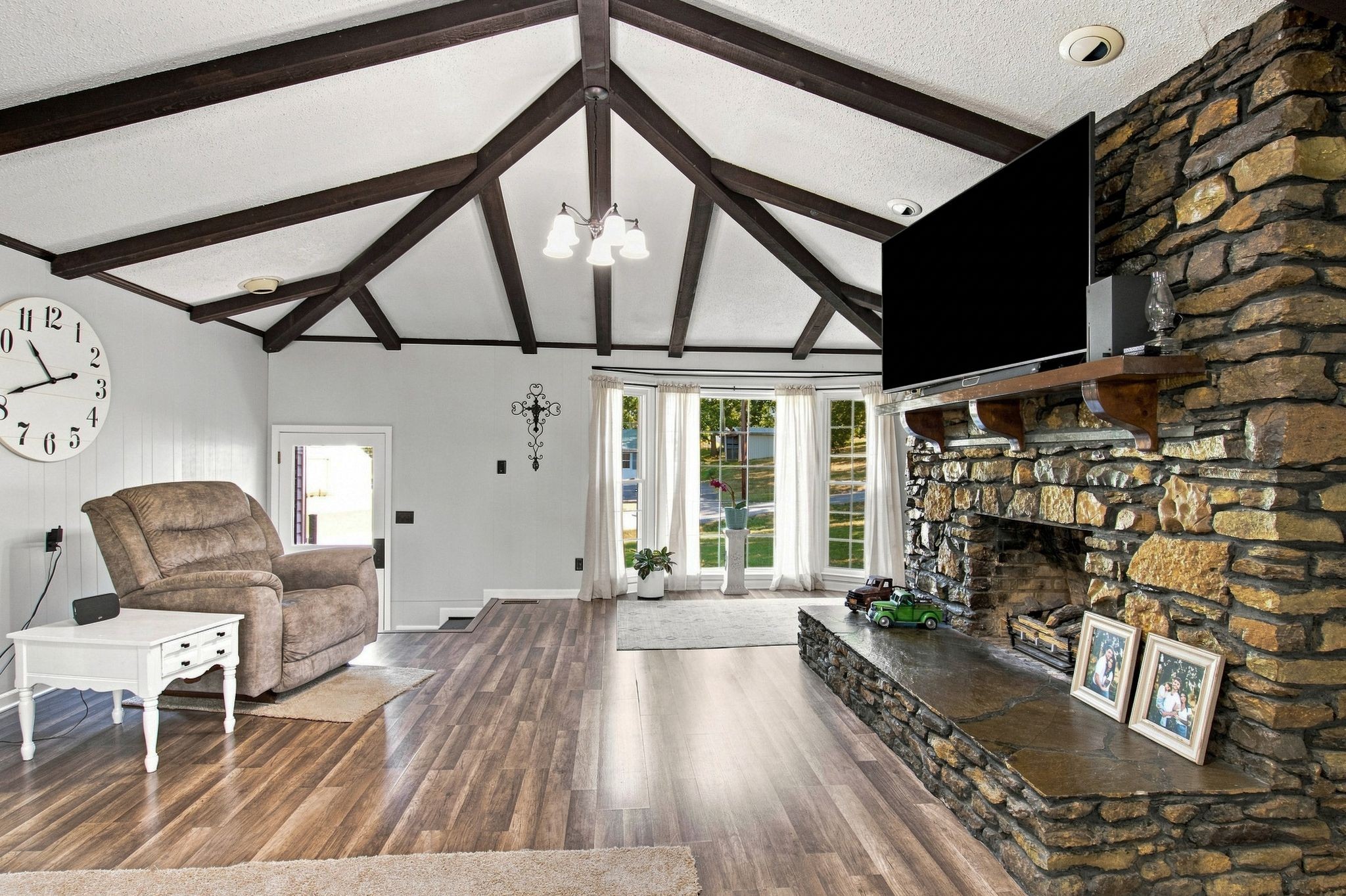 1214 Rainbow Cir Property Photo 6