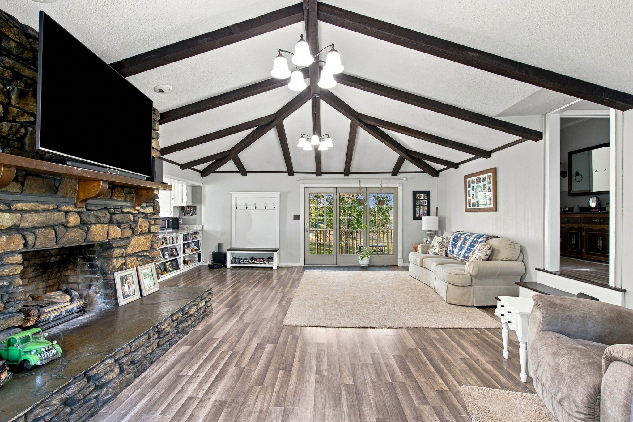 1214 Rainbow Cir Property Photo 8