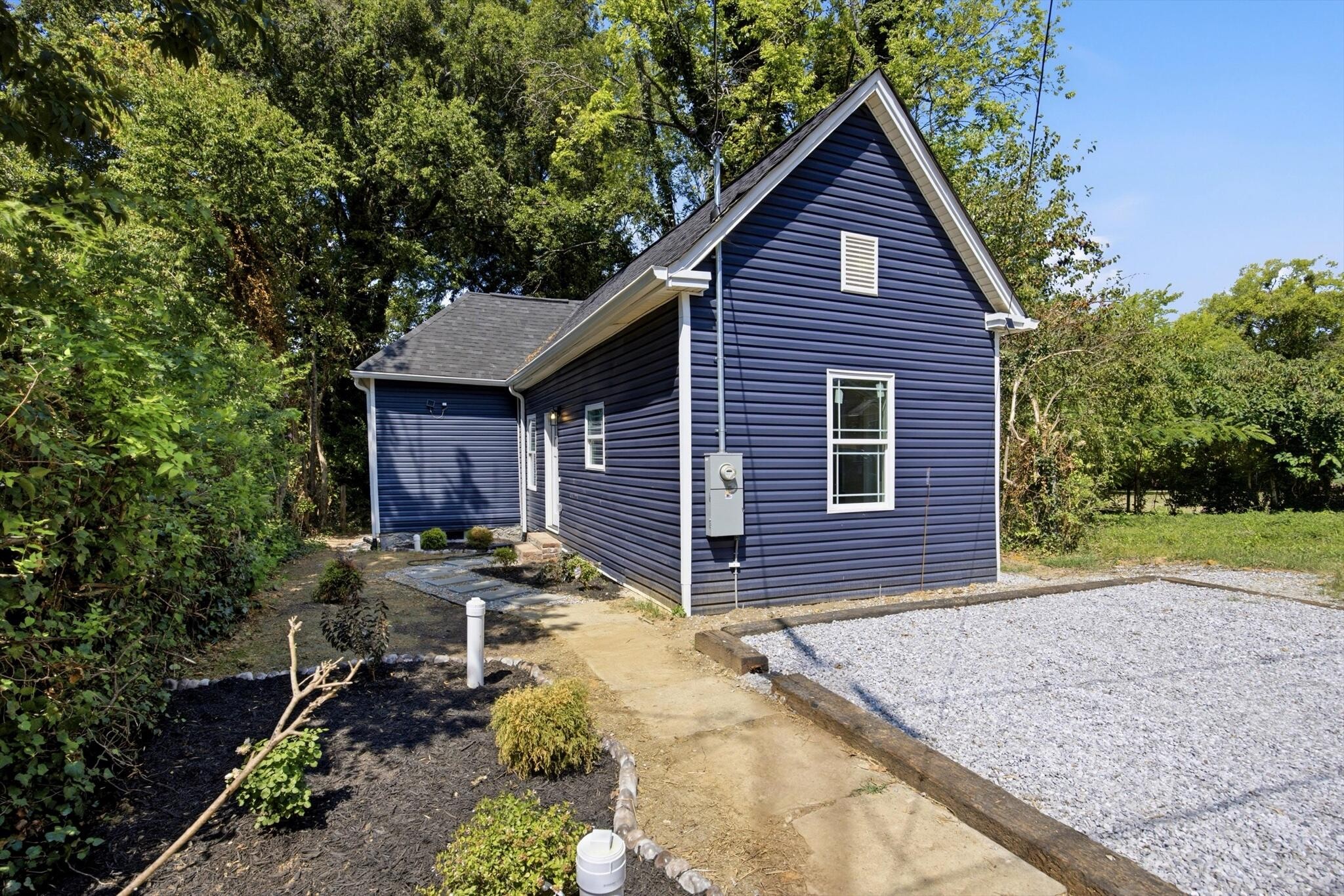 1711 Stanfiel Street Property Photo 3