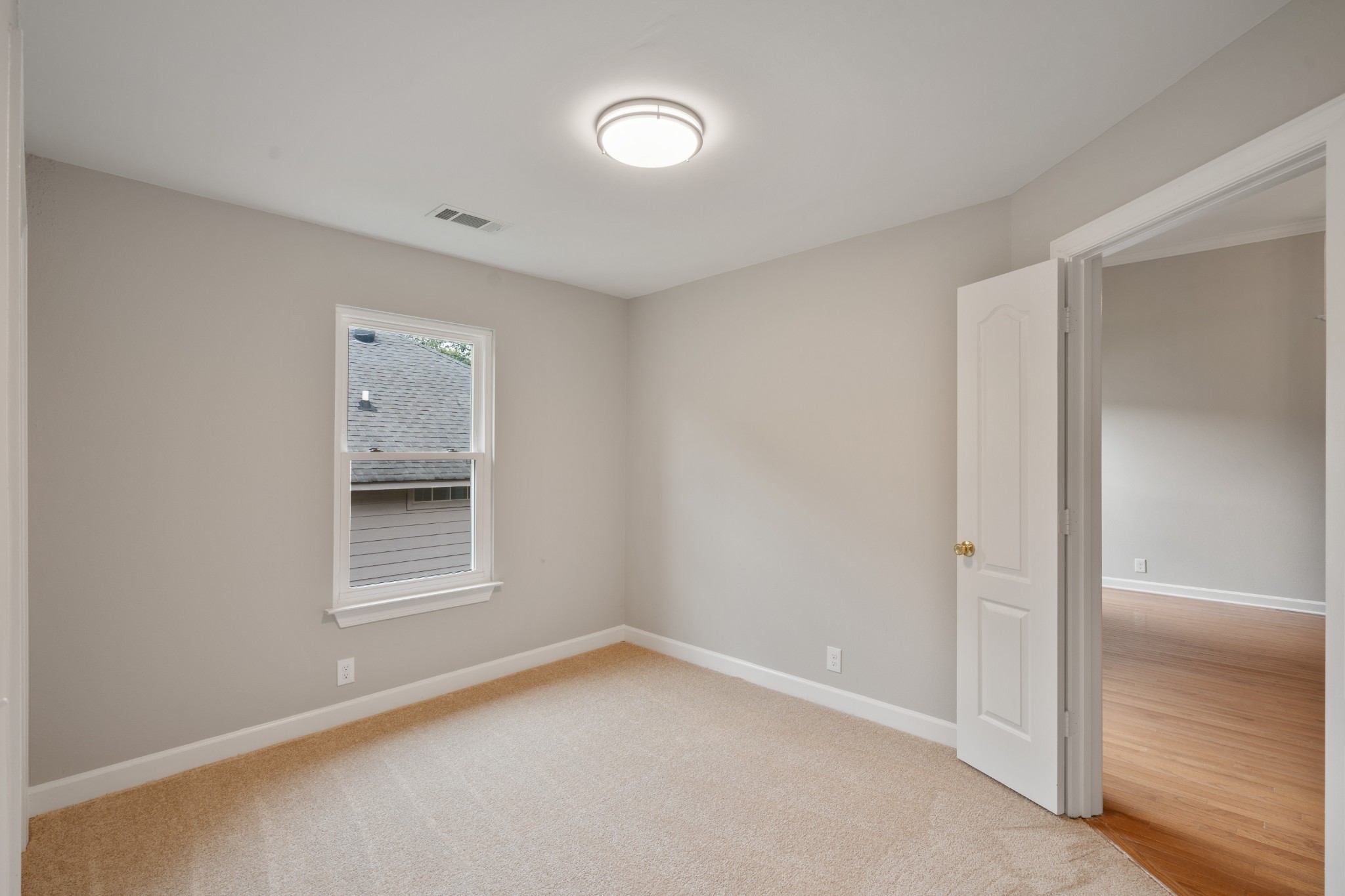 2760 Fleet Dr Property Photo 20