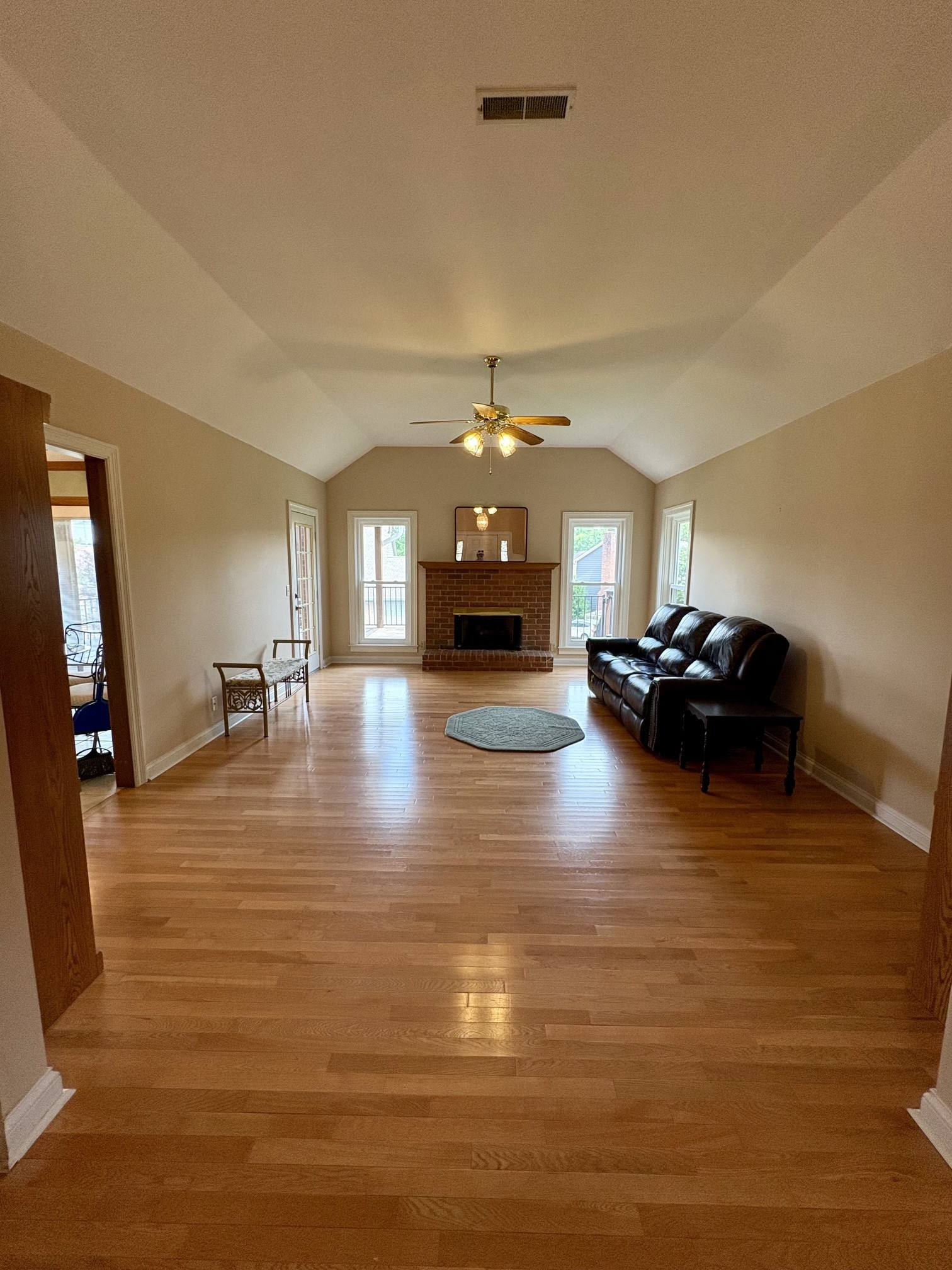 228 Cambridge Pl Property Photo 3