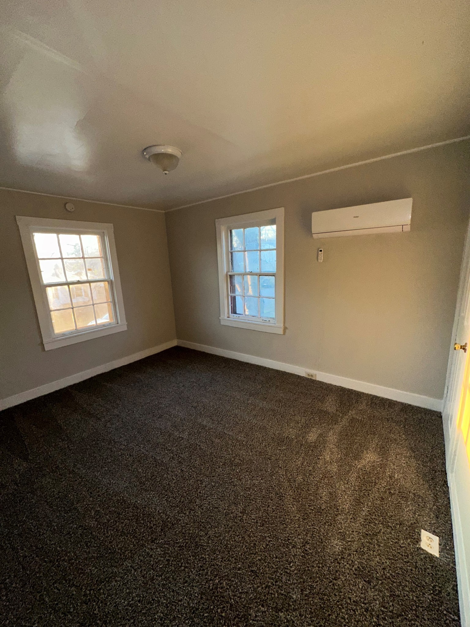 1403 Bryan St Property Photo 9
