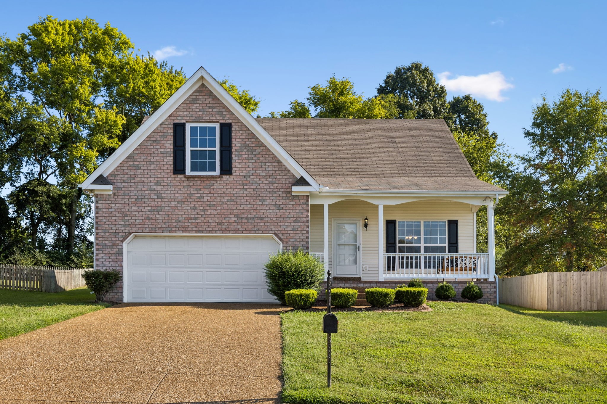 1002 Persimmon Dr Property Photo 1